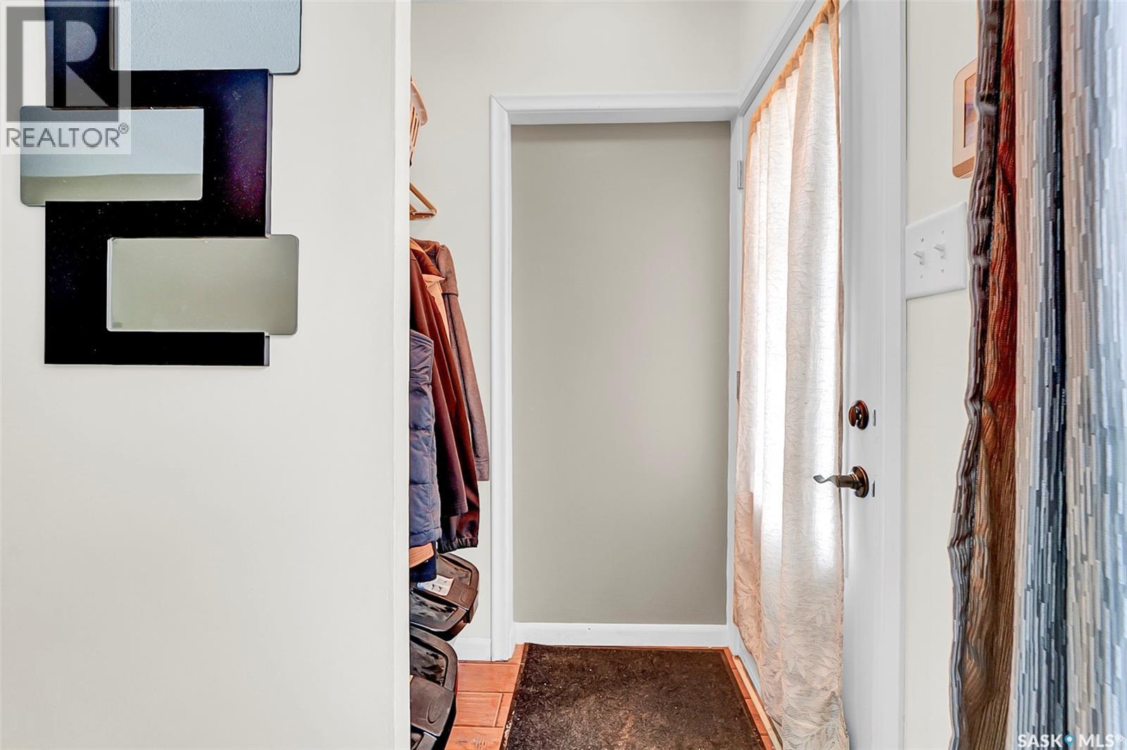 1131 H Avenue N, Saskatoon, Saskatchewan  S7L 2C8 - Photo 4 - SK032380