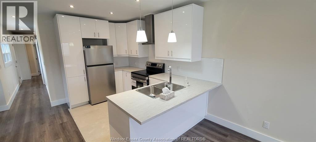 22 Robin Crescent, Lakeshore, Ontario N8N 2S2 - Photo 2 - 26007630