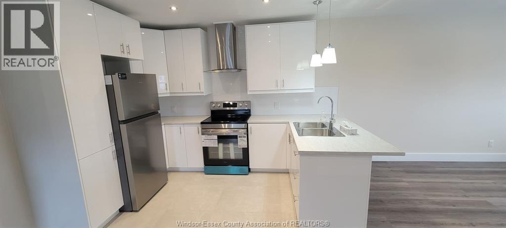 22 Robin Crescent, Lakeshore, Ontario N8N 2S2 - Photo 3 - 26007630