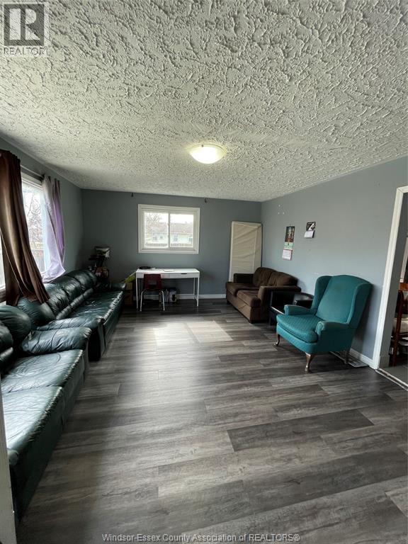 1095 Partington, Windsor, Ontario  N9B 2P1 - Photo 4 - 26007629