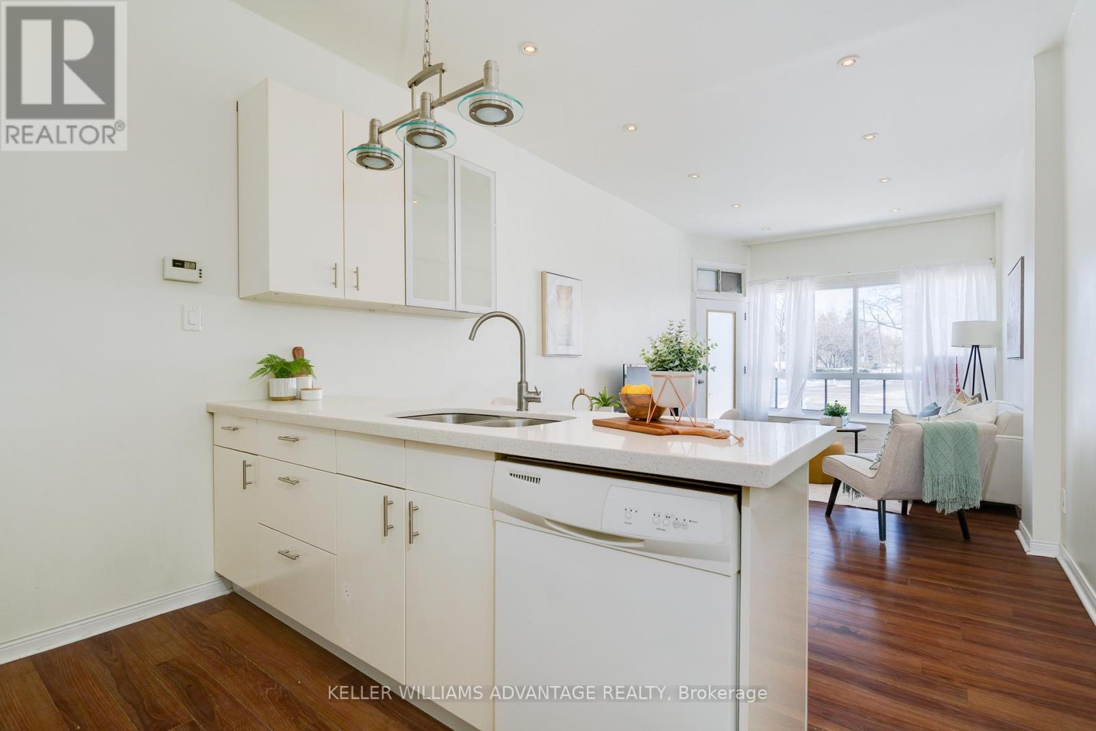 493 Jones Avenue, Toronto, Ontario  M4J 3G8 - Photo 7 - E12800224