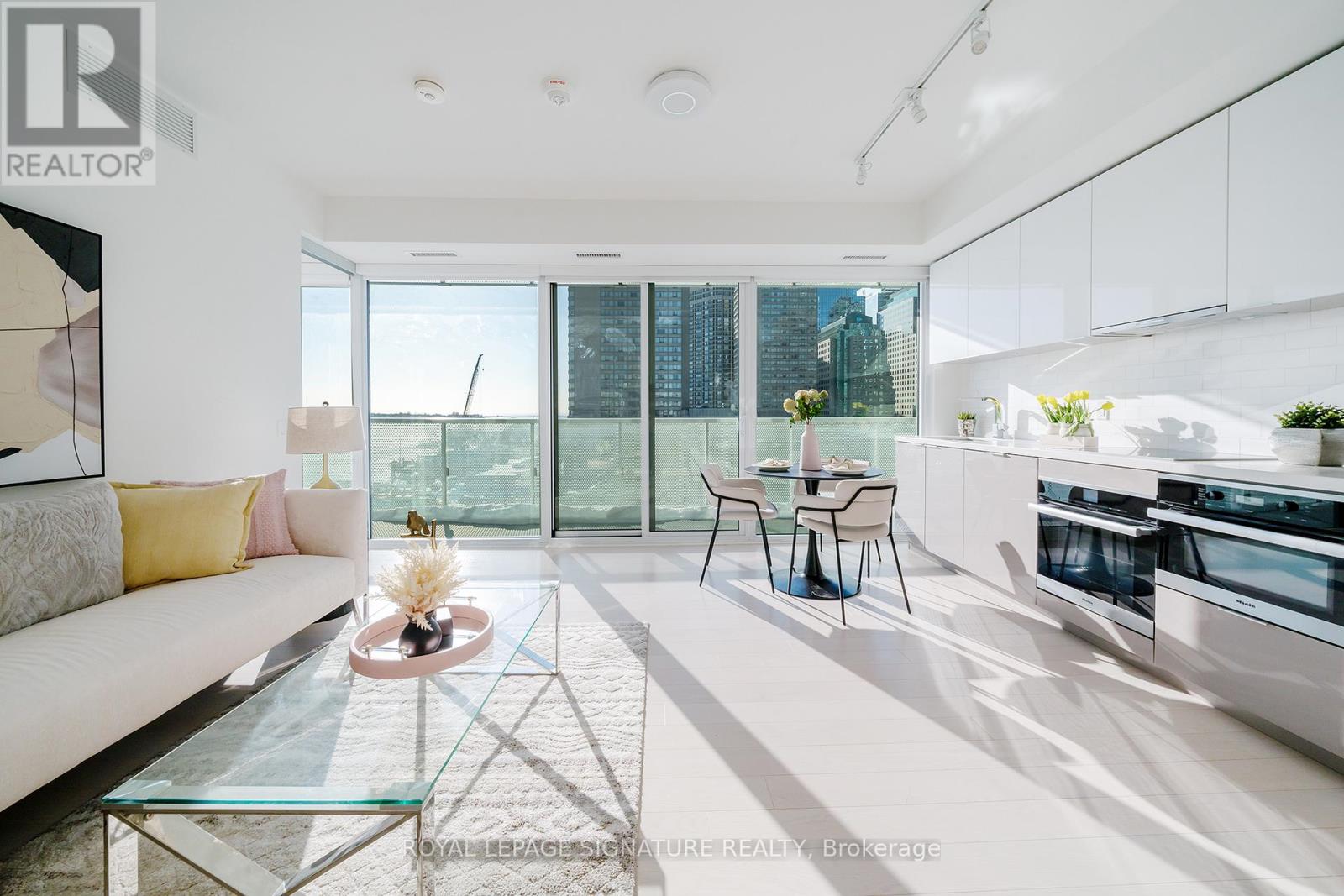 711 - 15 Queens Quay E, Toronto, Ontario  M5E 0C5 - Photo 2 - C12840148