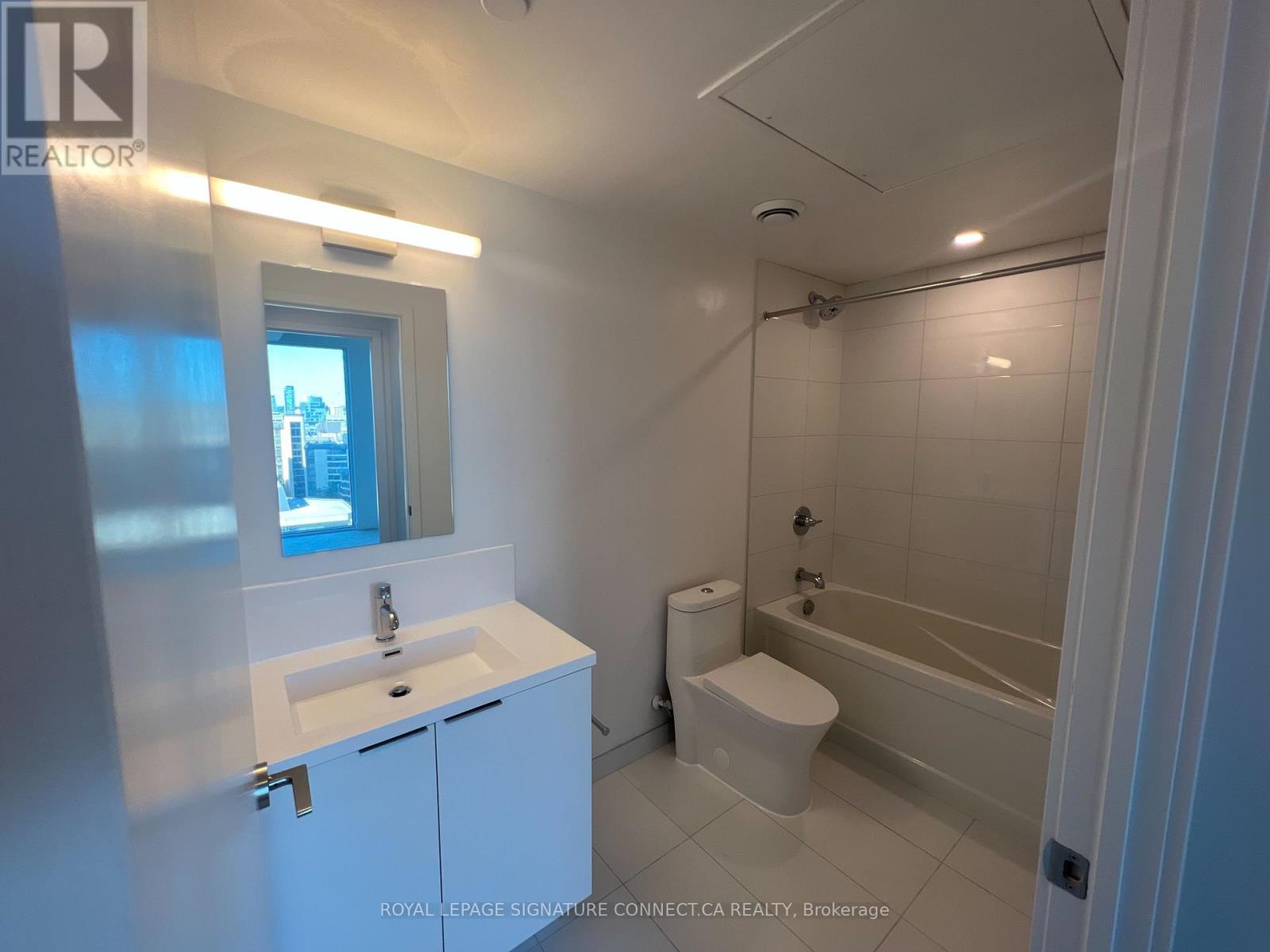 1601 - 238 Simcoe Street, Toronto, Ontario  M5T 3B9 - Photo 8 - C12976680