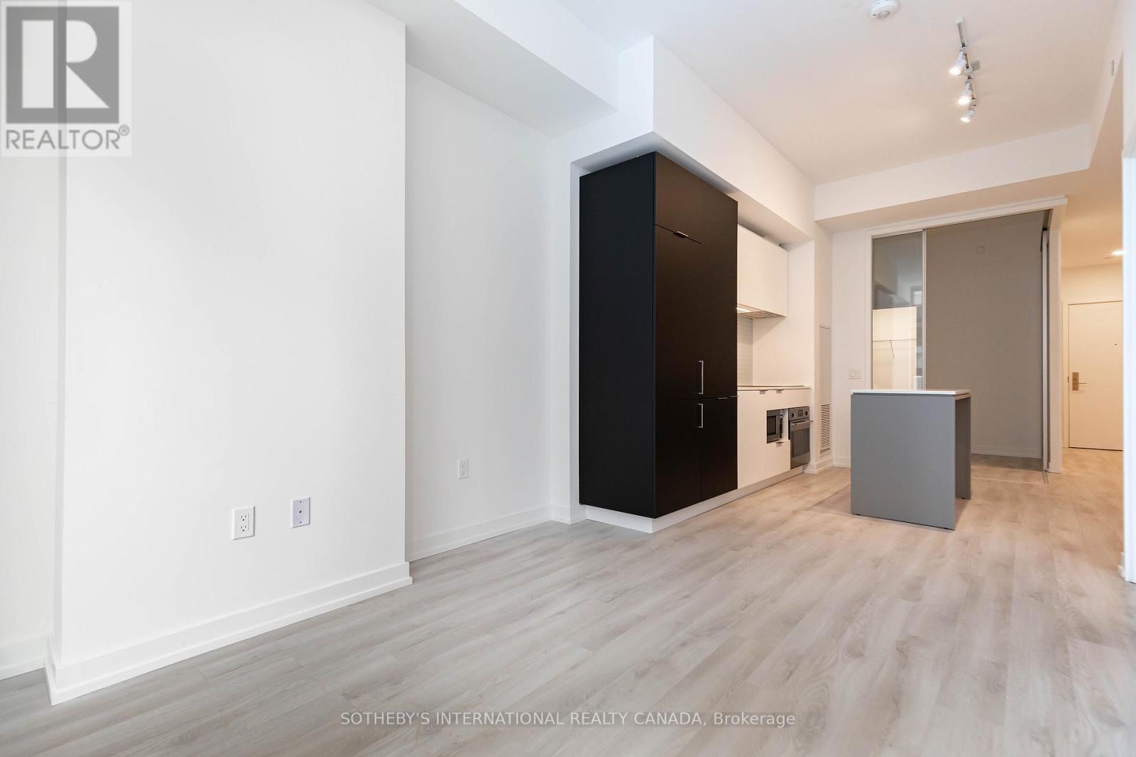 403 - 33 Helendale Avenue, Toronto, Ontario  M4R 0A4 - Photo 3 - C12976720