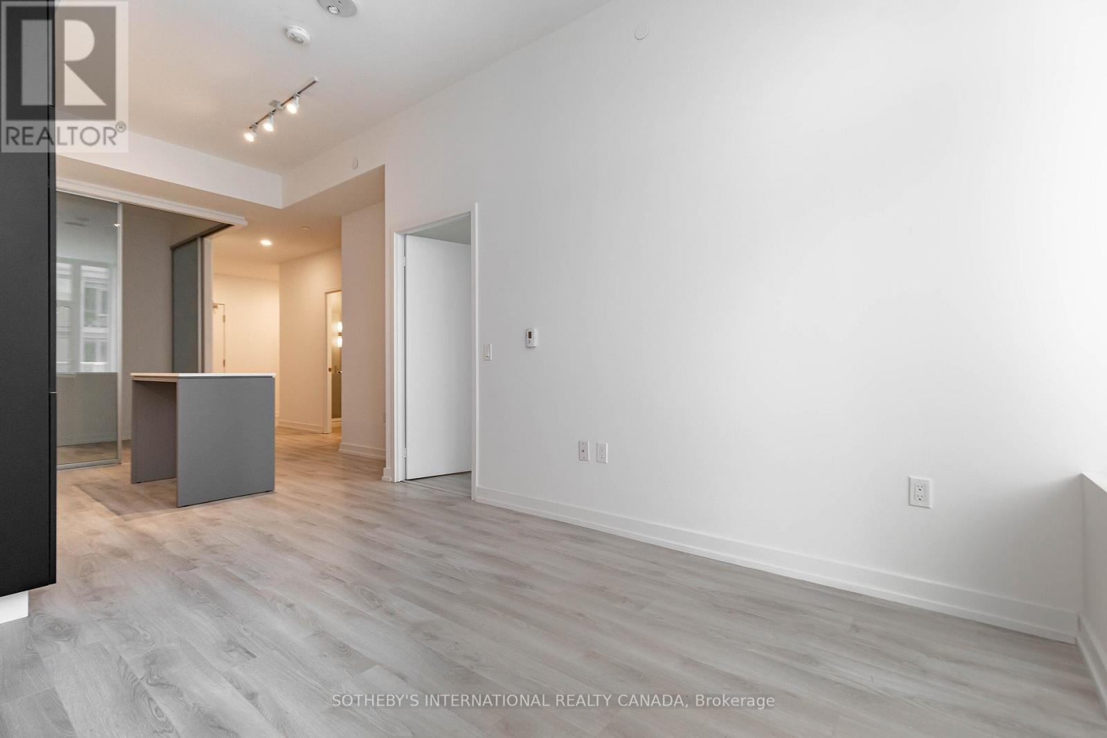 403 - 33 Helendale Avenue, Toronto, Ontario  M4R 0A4 - Photo 4 - C12976720