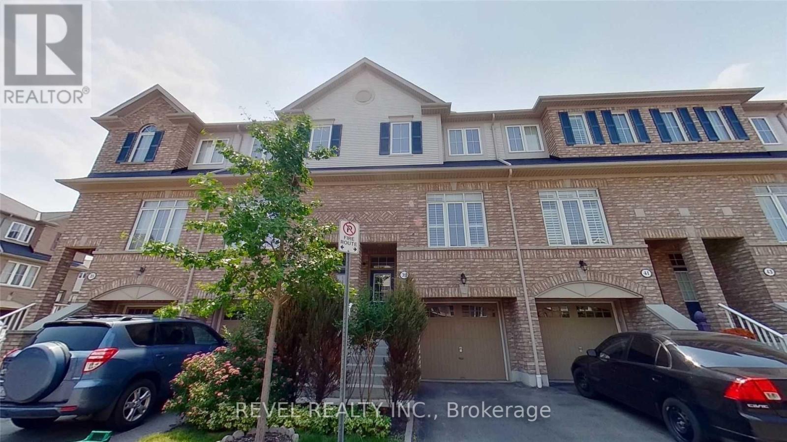 39 MARTINWORTH LANE, Ajax, Ontario