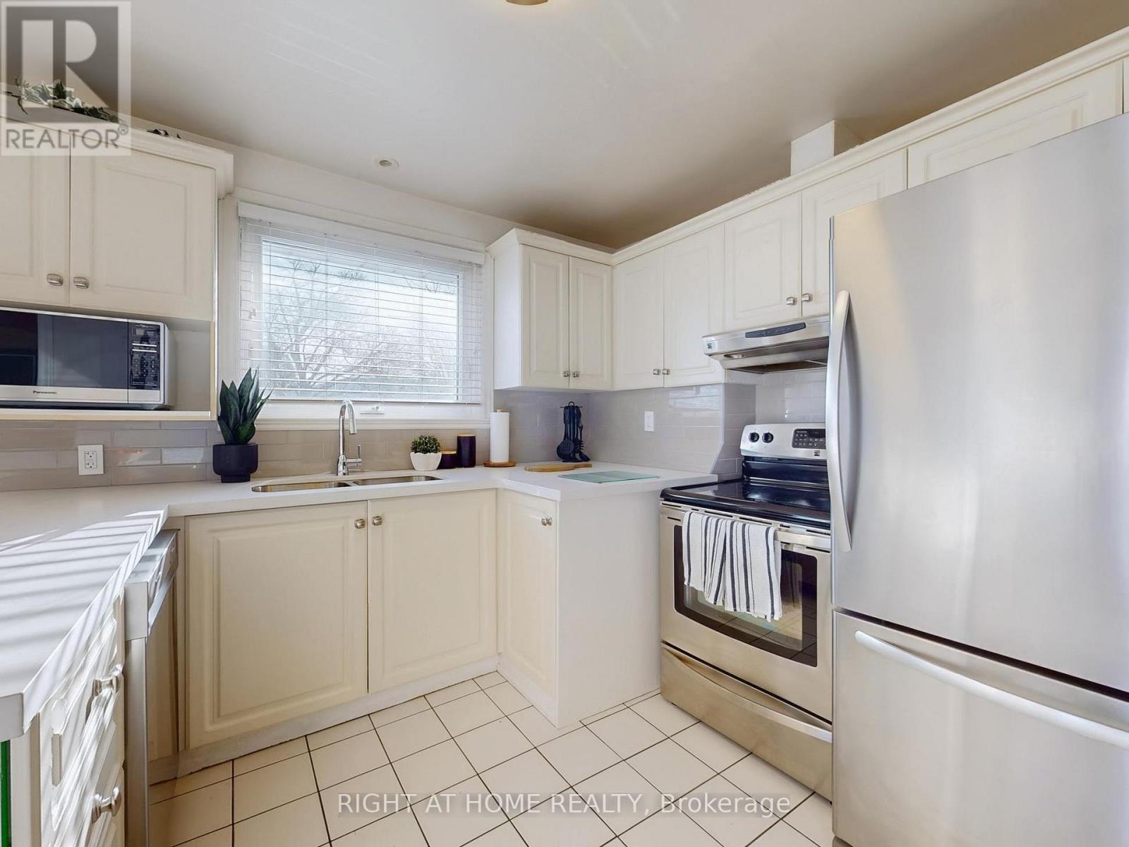 2 Barnes Crescent, Toronto, Ontario  M1G 1Z9 - Photo 11 - E12976614