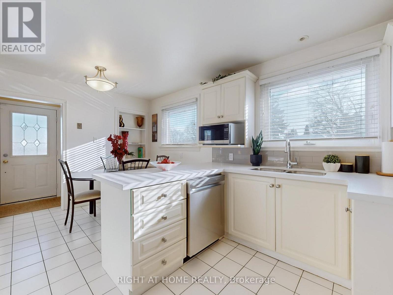 2 Barnes Crescent, Toronto, Ontario  M1G 1Z9 - Photo 12 - E12976614