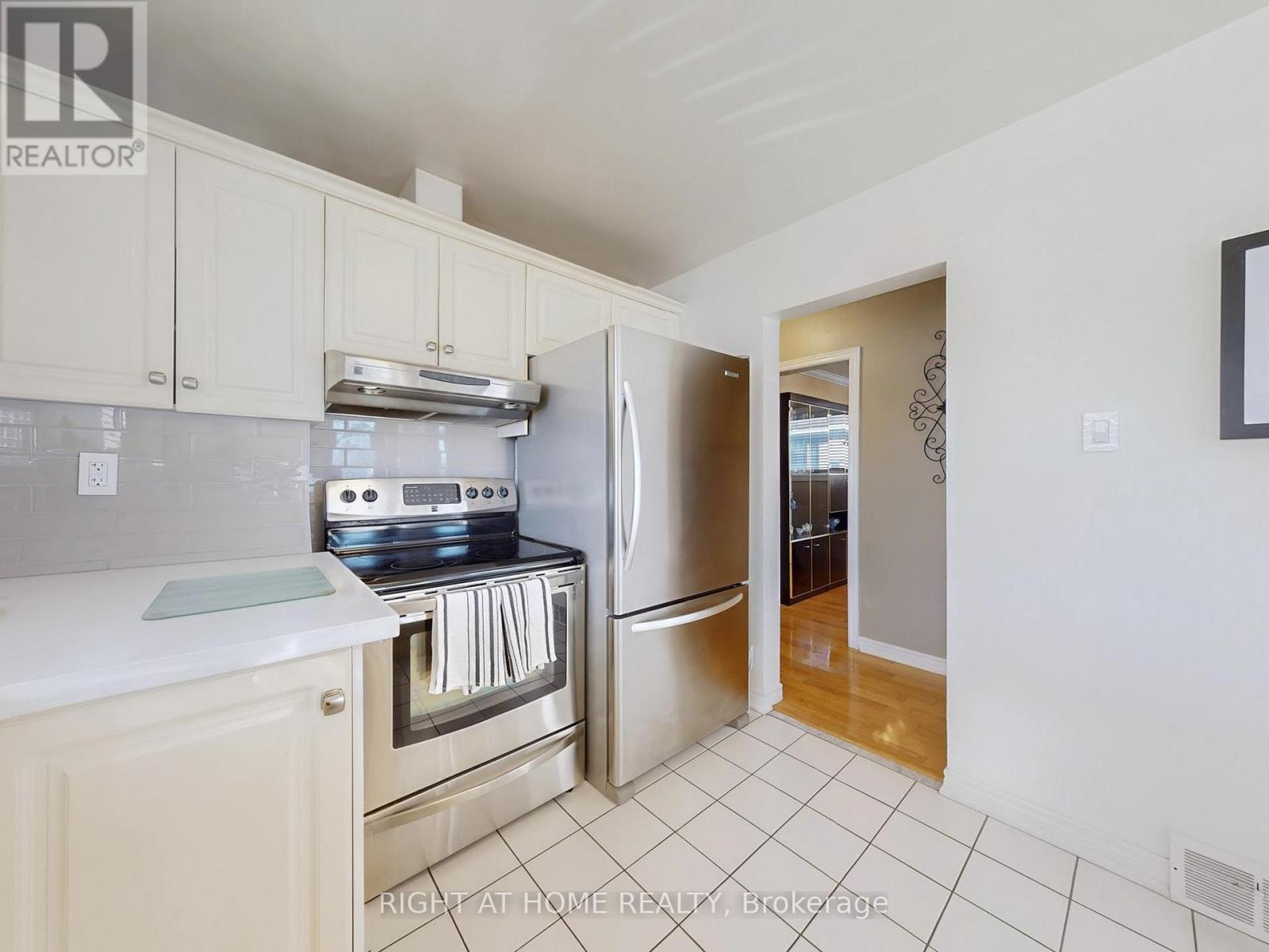 2 Barnes Crescent, Toronto, Ontario  M1G 1Z9 - Photo 14 - E12976614