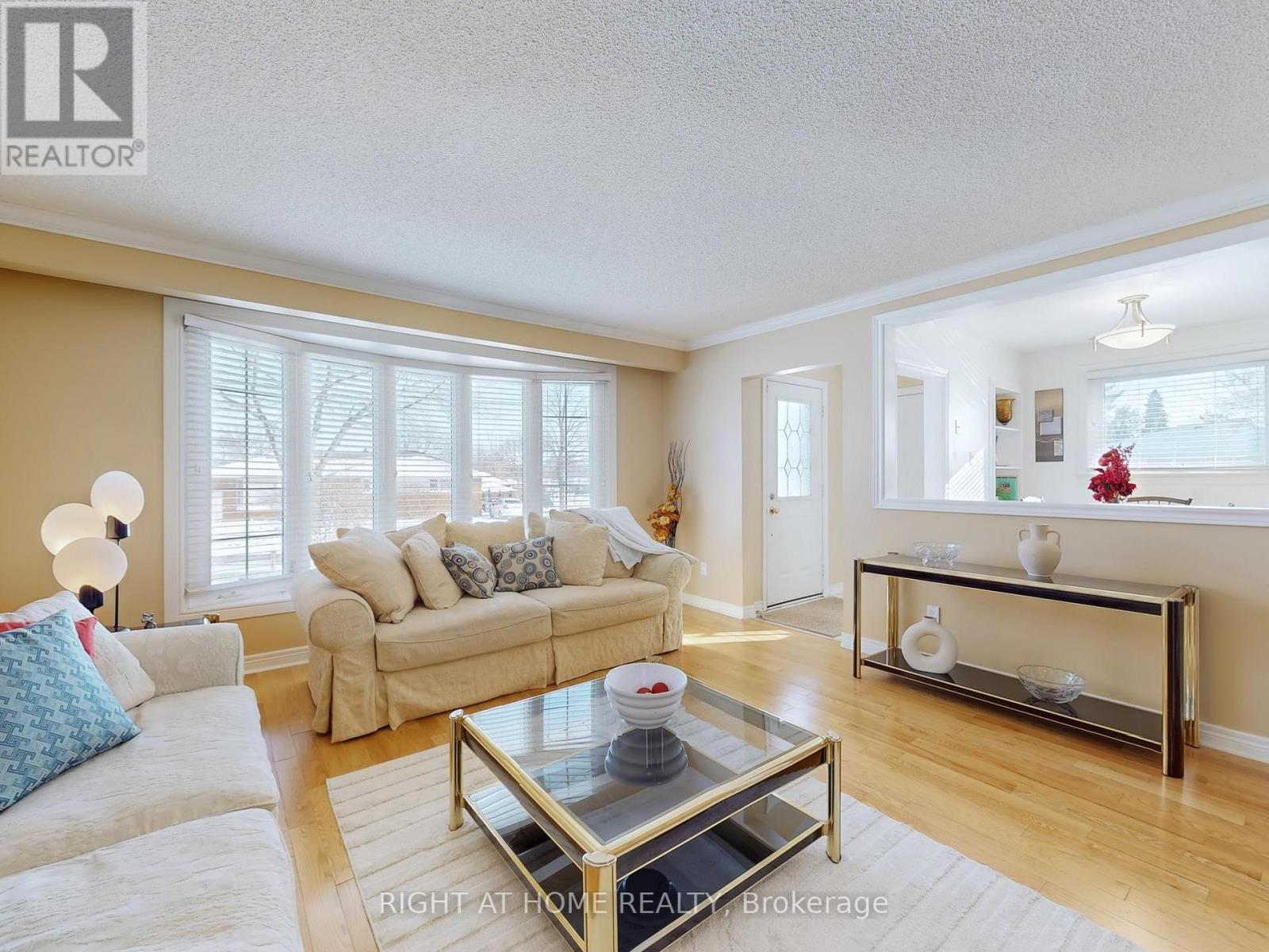 2 Barnes Crescent, Toronto, Ontario  M1G 1Z9 - Photo 4 - E12976614