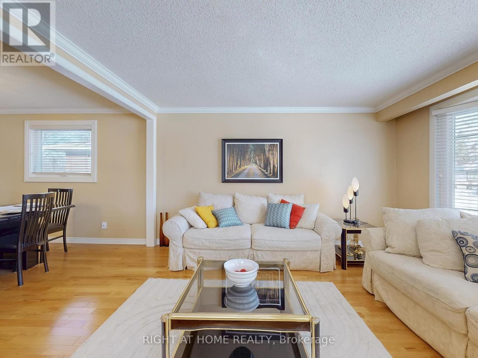 2 Barnes Crescent, Toronto, Ontario  M1G 1Z9 - Photo 5 - E12976614