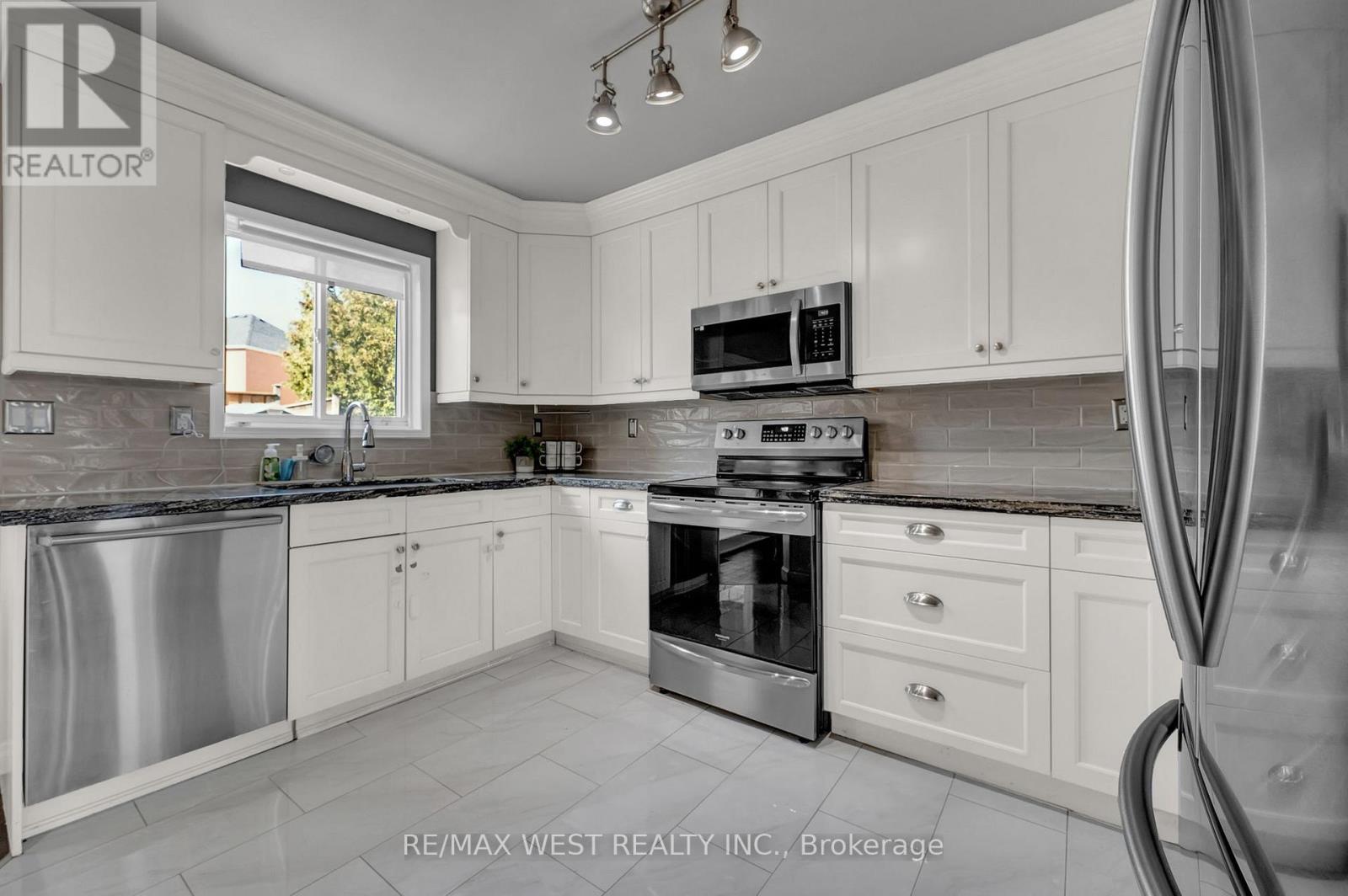 1136 Middlebury Avenue, Oshawa, Ontario  L1K 2P5 - Photo 14 - E12976620