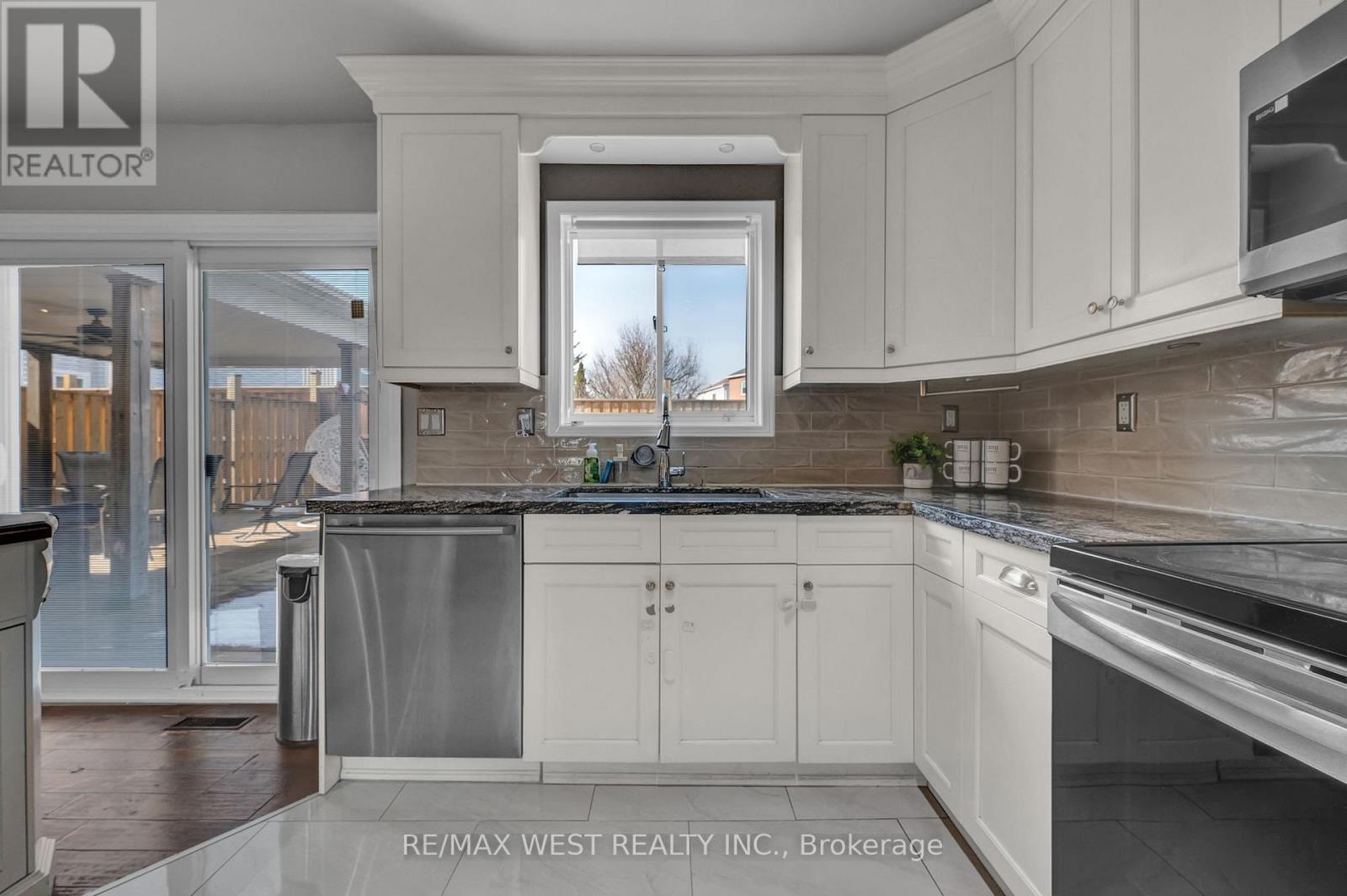 1136 Middlebury Avenue, Oshawa, Ontario  L1K 2P5 - Photo 15 - E12976620