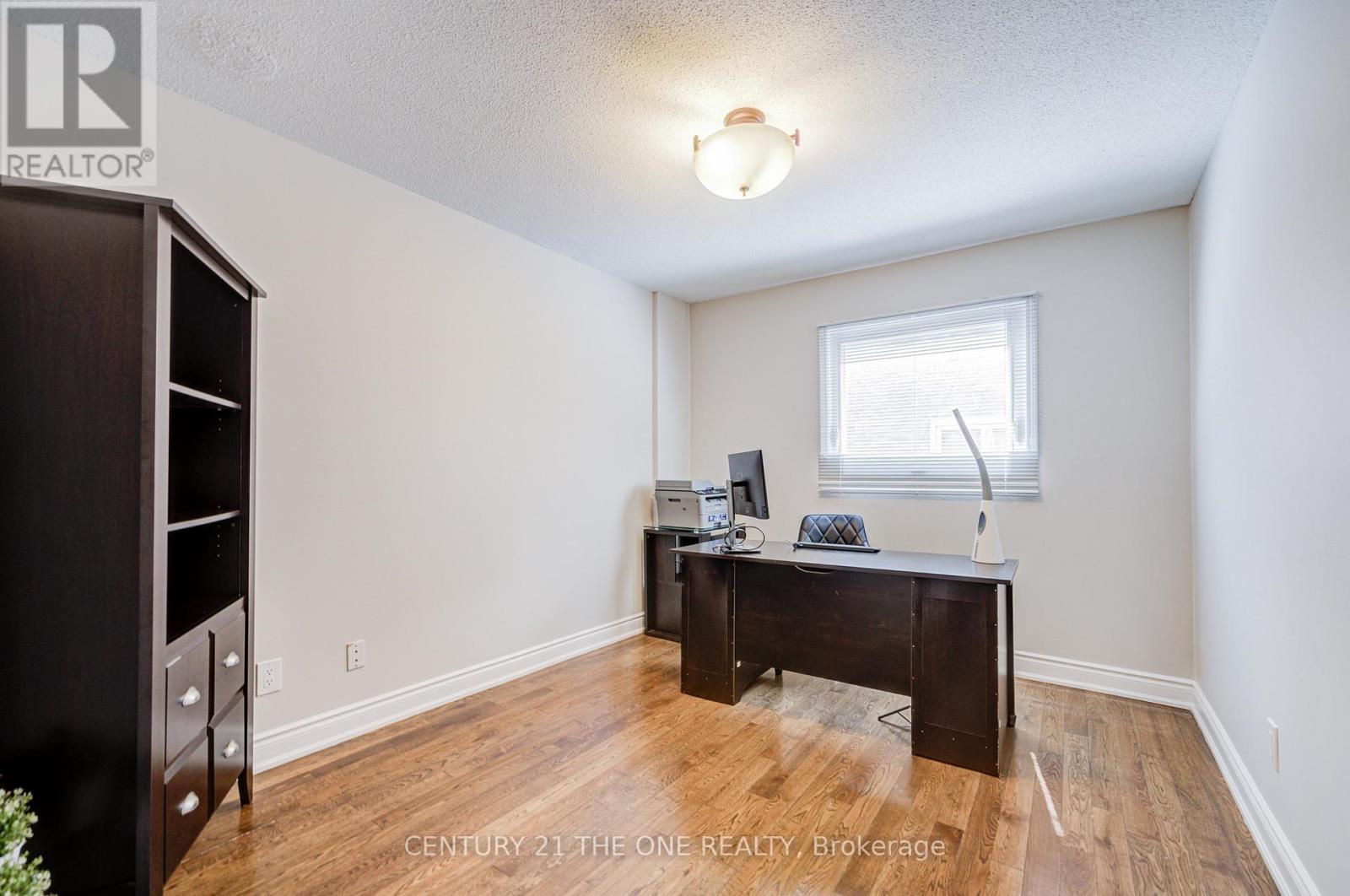 21 Larratt Lane, Richmond Hill, Ontario  L4C 9J1 - Photo 11 - N12976576