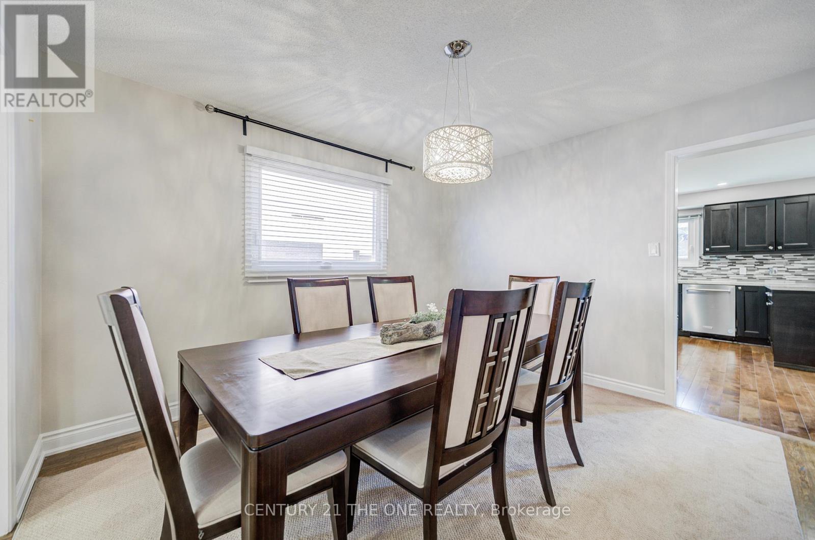 21 Larratt Lane, Richmond Hill, Ontario  L4C 9J1 - Photo 14 - N12976576