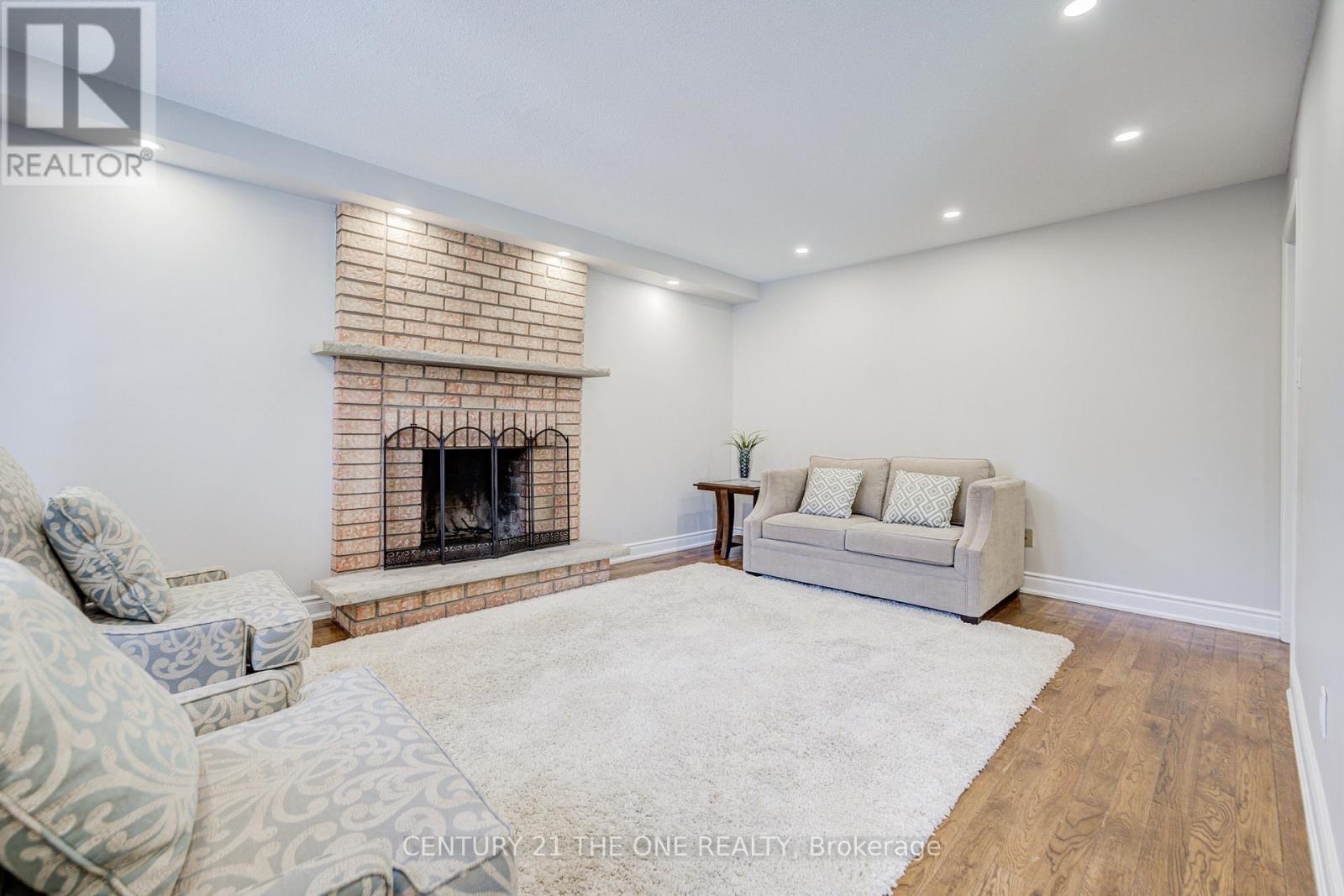 21 Larratt Lane, Richmond Hill, Ontario  L4C 9J1 - Photo 21 - N12976576