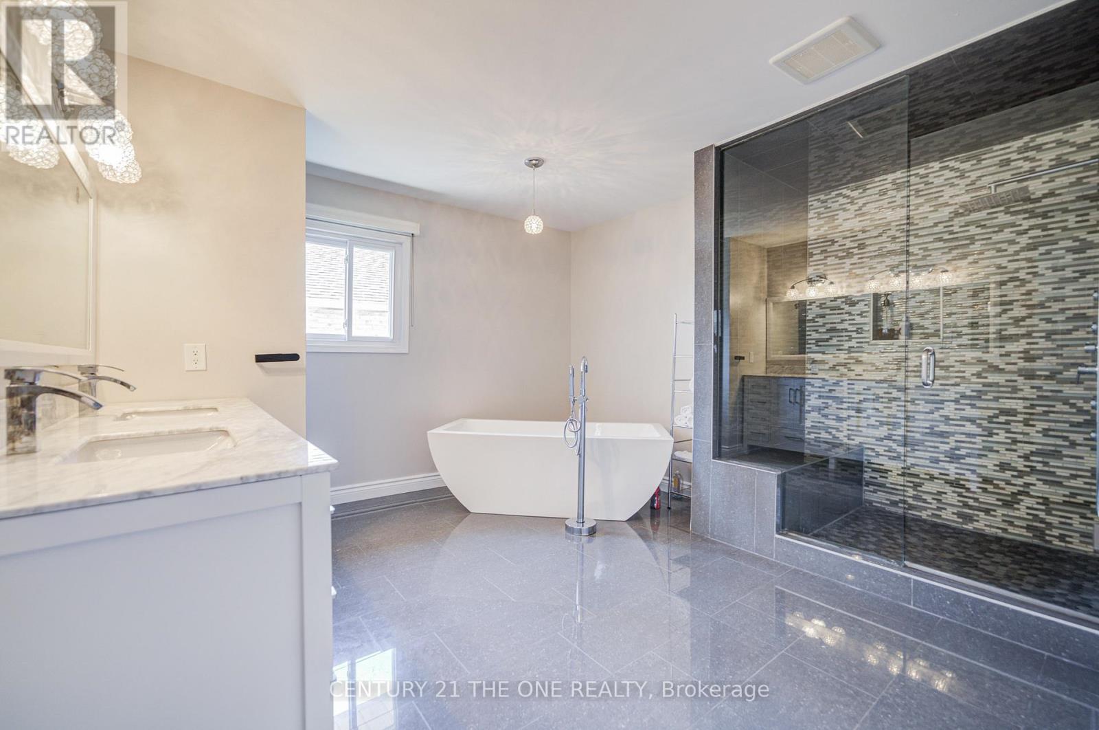 21 Larratt Lane, Richmond Hill, Ontario  L4C 9J1 - Photo 26 - N12976576