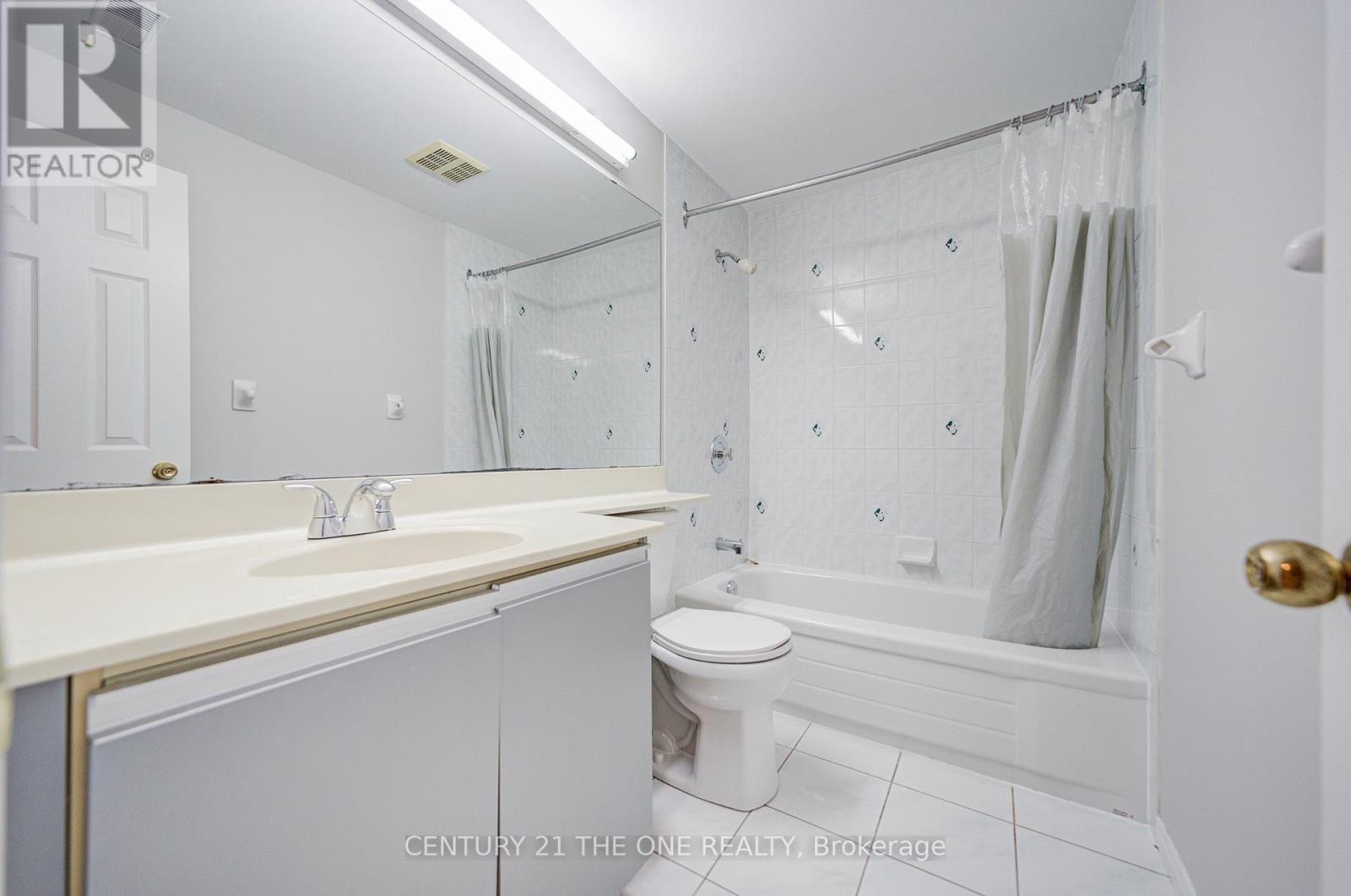 21 Larratt Lane, Richmond Hill, Ontario  L4C 9J1 - Photo 38 - N12976576