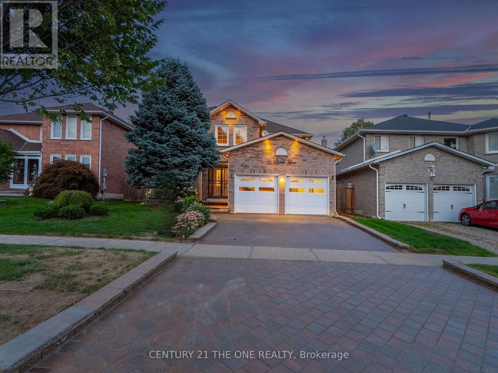 21 Larratt Lane, Richmond Hill, Ontario  L4C 9J1 - Photo 4 - N12976576