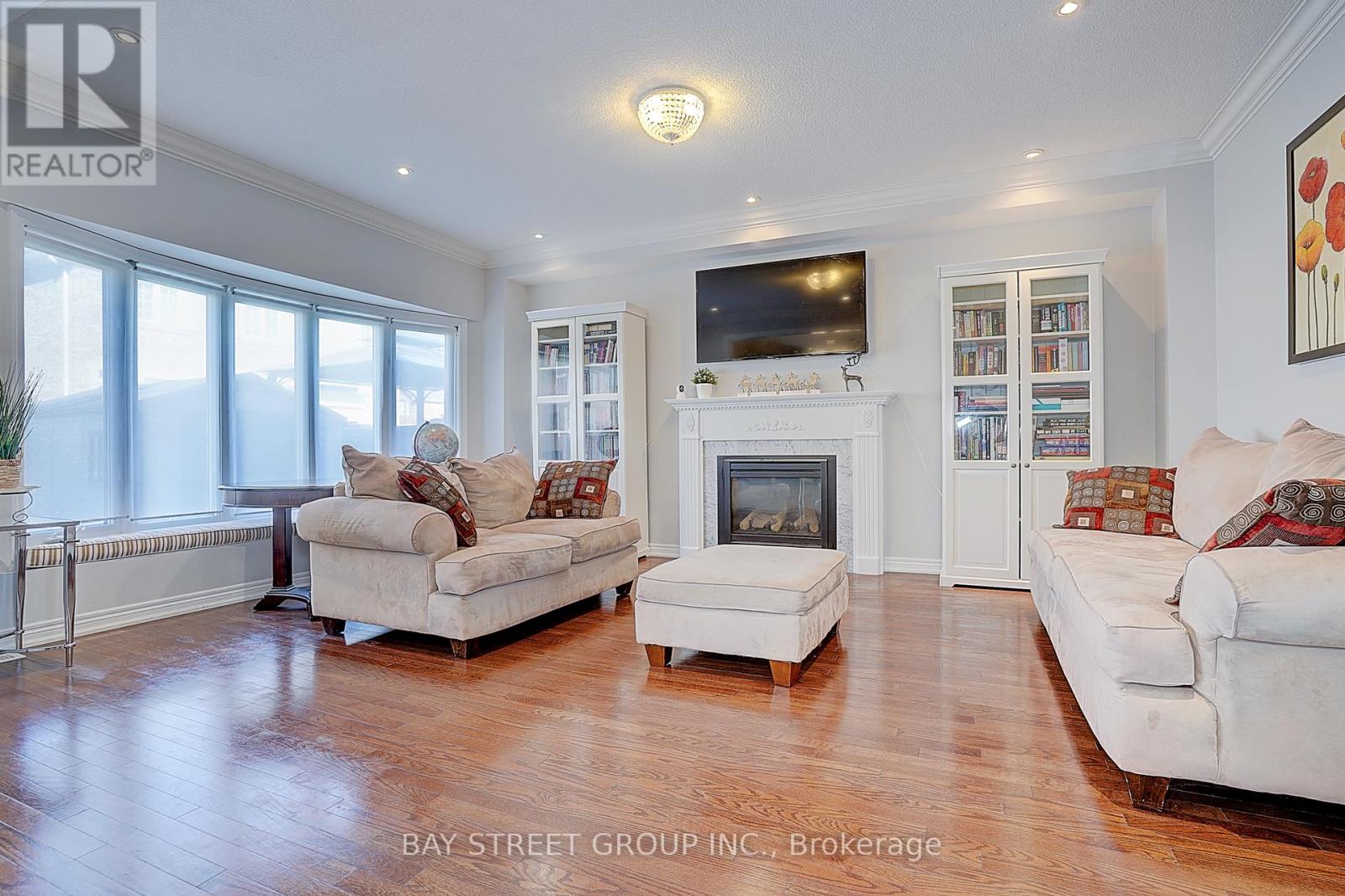 90 Gable Avenue N, Markham, Ontario  L6C 2W6 - Photo 16 - N12976604