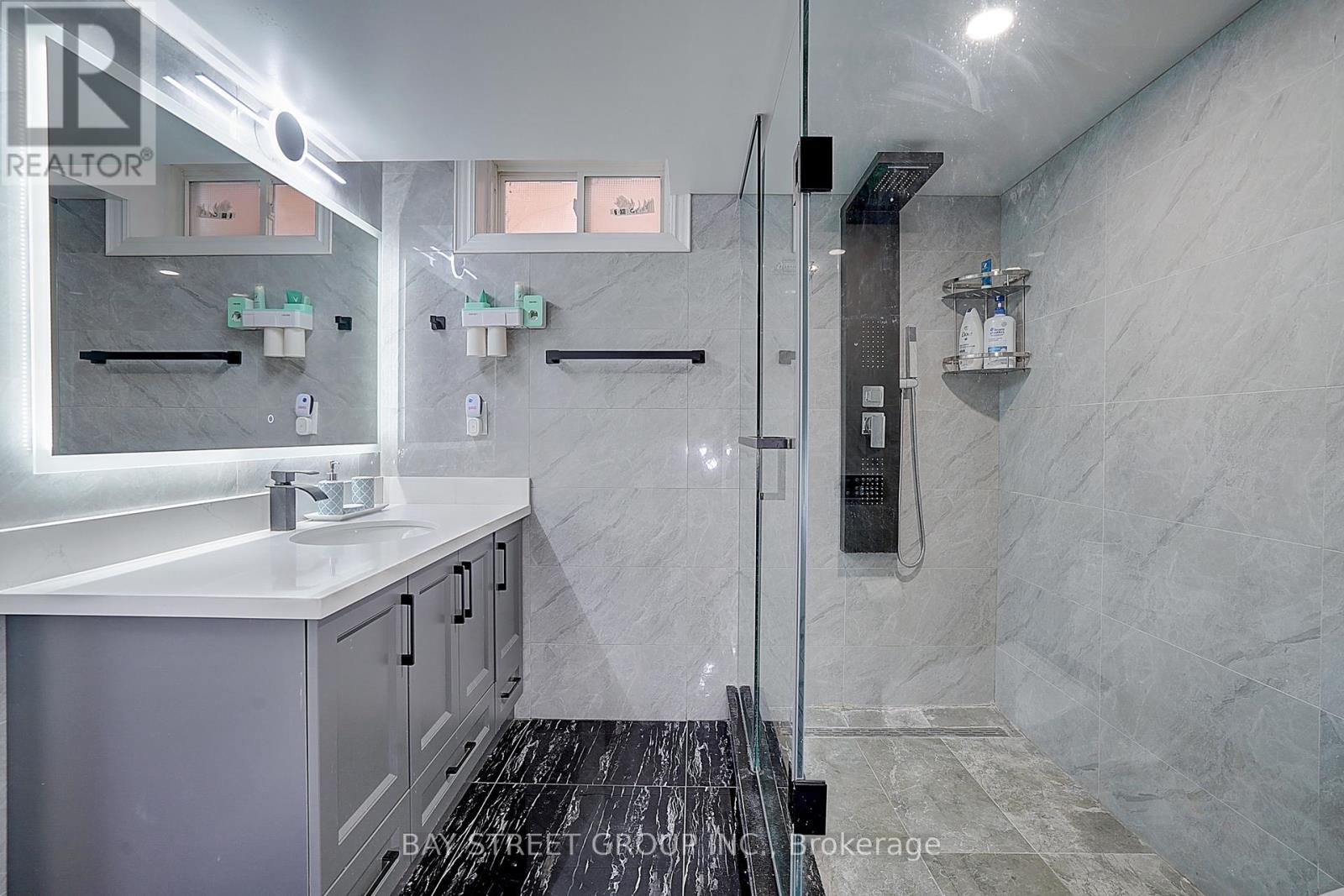 90 Gable Avenue N, Markham, Ontario  L6C 2W6 - Photo 45 - N12976604