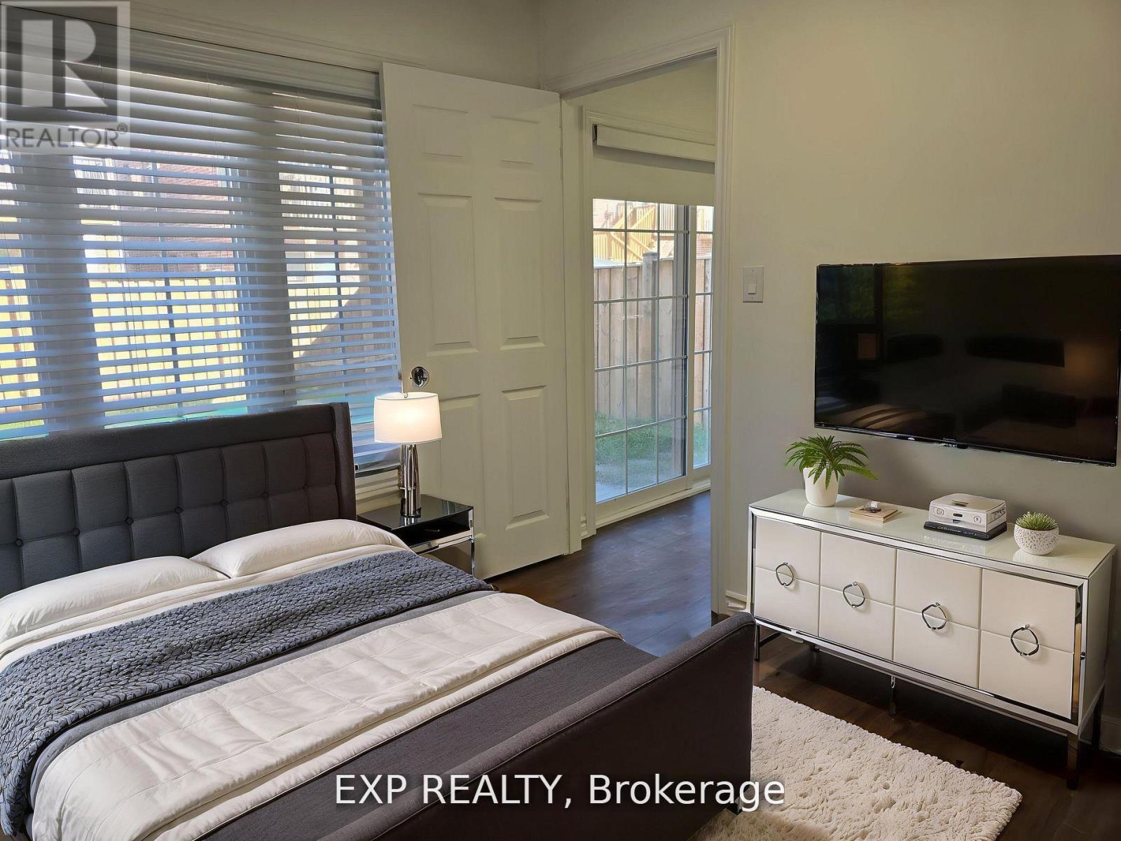 Unit B - 50 Farooq Boulevard N, Vaughan, Ontario  L4H 4P3 - Photo 4 - N12976652