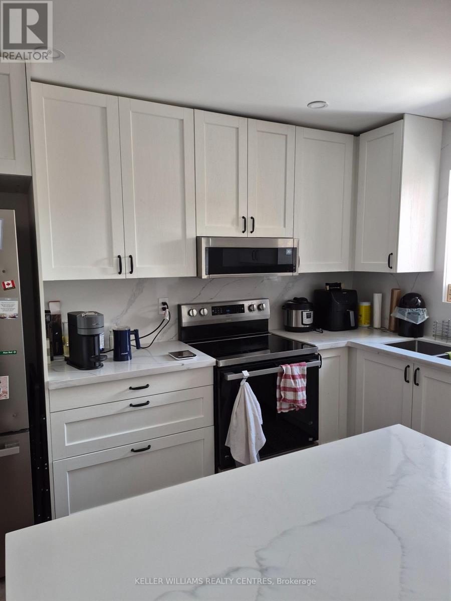 28 Royal Cedar Court, East Gwillimbury, Ontario  L9N 1R7 - Photo 4 - N12976730