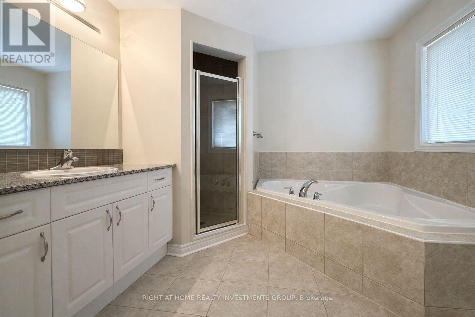 3 Herefordshire Crescent, East Gwillimbury, Ontario  L9N 0B7 - Photo 13 - N12976772