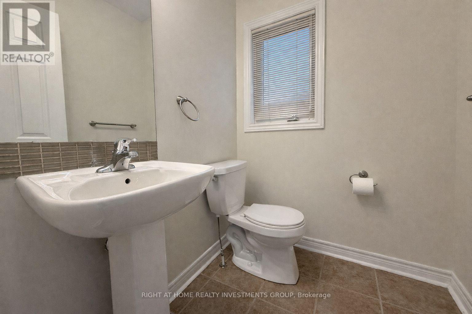 3 Herefordshire Crescent, East Gwillimbury, Ontario  L9N 0B7 - Photo 5 - N12976772