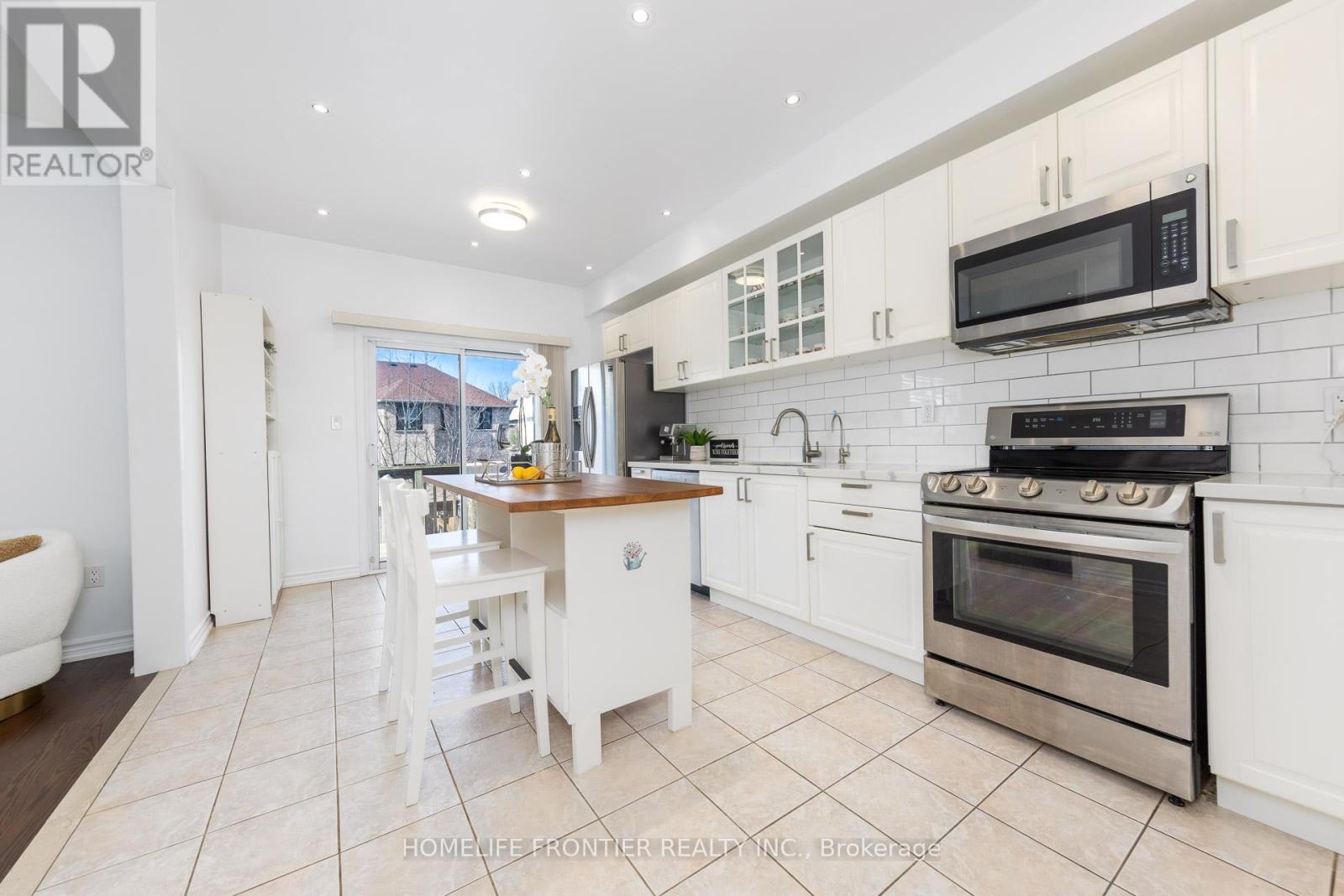 102 Antique Drive, Richmond Hill, Ontario  L4E 4G3 - Photo 12 - N12976784