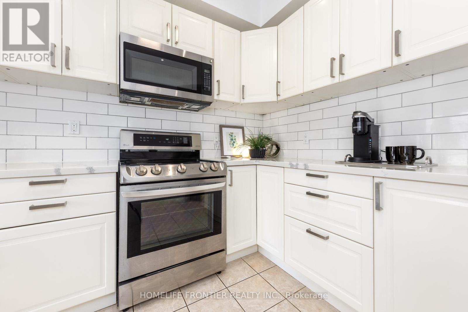 102 Antique Drive, Richmond Hill, Ontario  L4E 4G3 - Photo 17 - N12976784