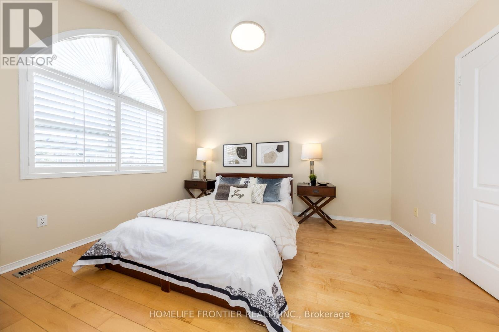 102 Antique Drive, Richmond Hill, Ontario  L4E 4G3 - Photo 29 - N12976784