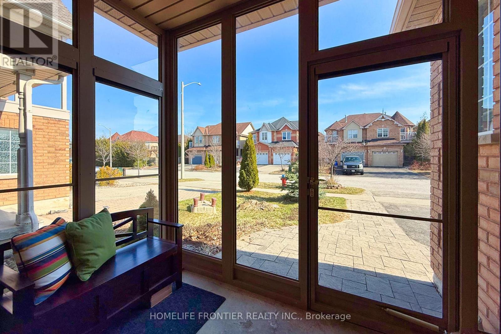 102 Antique Drive, Richmond Hill, Ontario  L4E 4G3 - Photo 4 - N12976784