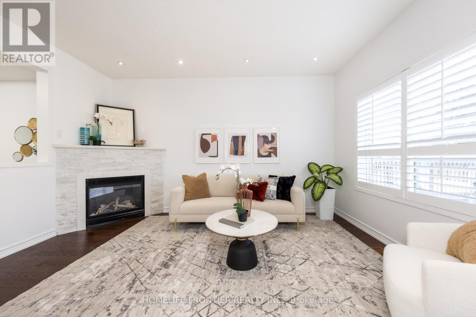 102 Antique Drive, Richmond Hill, Ontario  L4E 4G3 - Photo 9 - N12976784