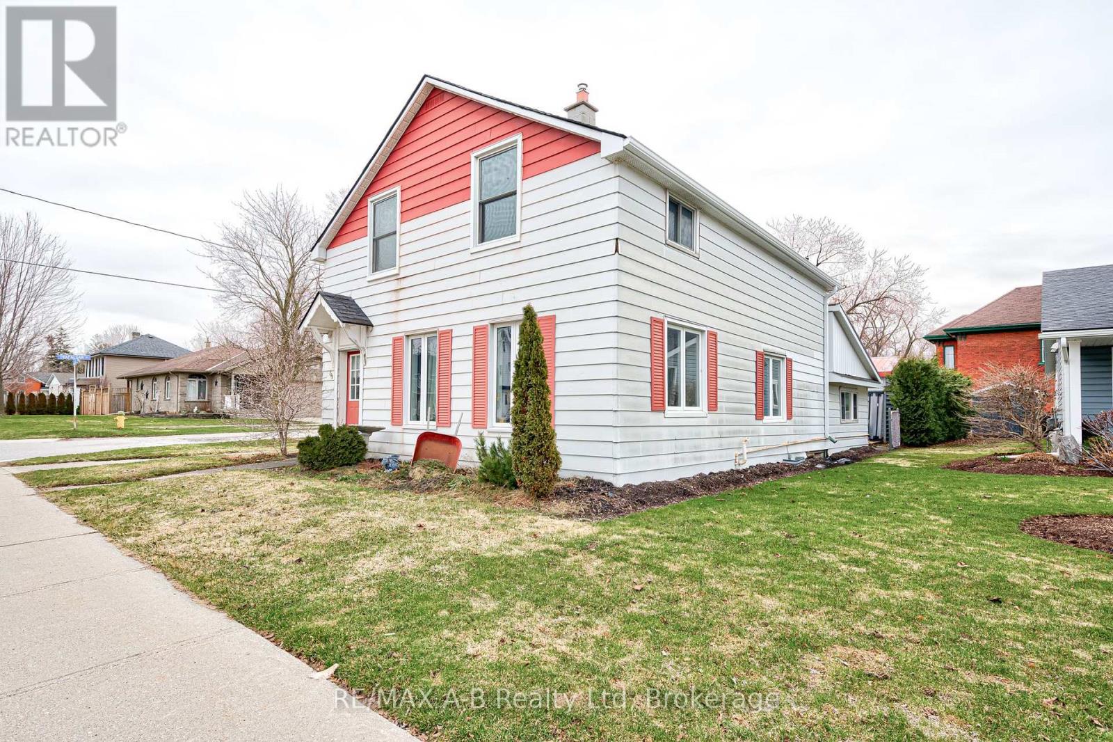 145 St George Street, West Perth, Ontario  N0K 1N0 - Photo 3 - X12900836