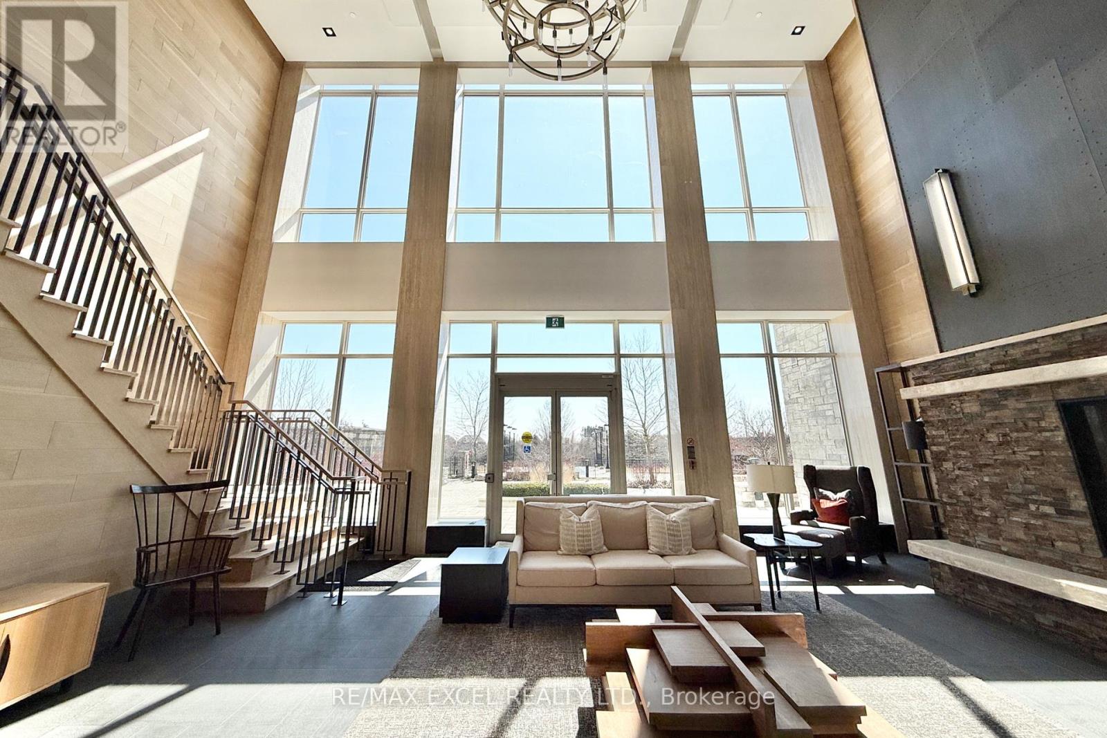 208 - 9 Stollery Pond Crescent, Markham, Ontario  L6C 1K4 - Photo 4 - N12974632