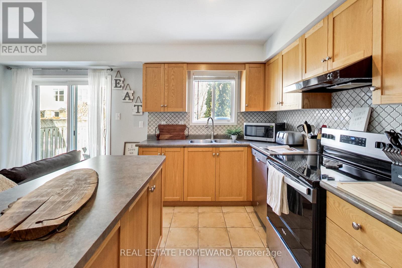 53 Bradley Drive, Halton Hills, Ontario  L7G 6B6 - Photo 4 - W12796510