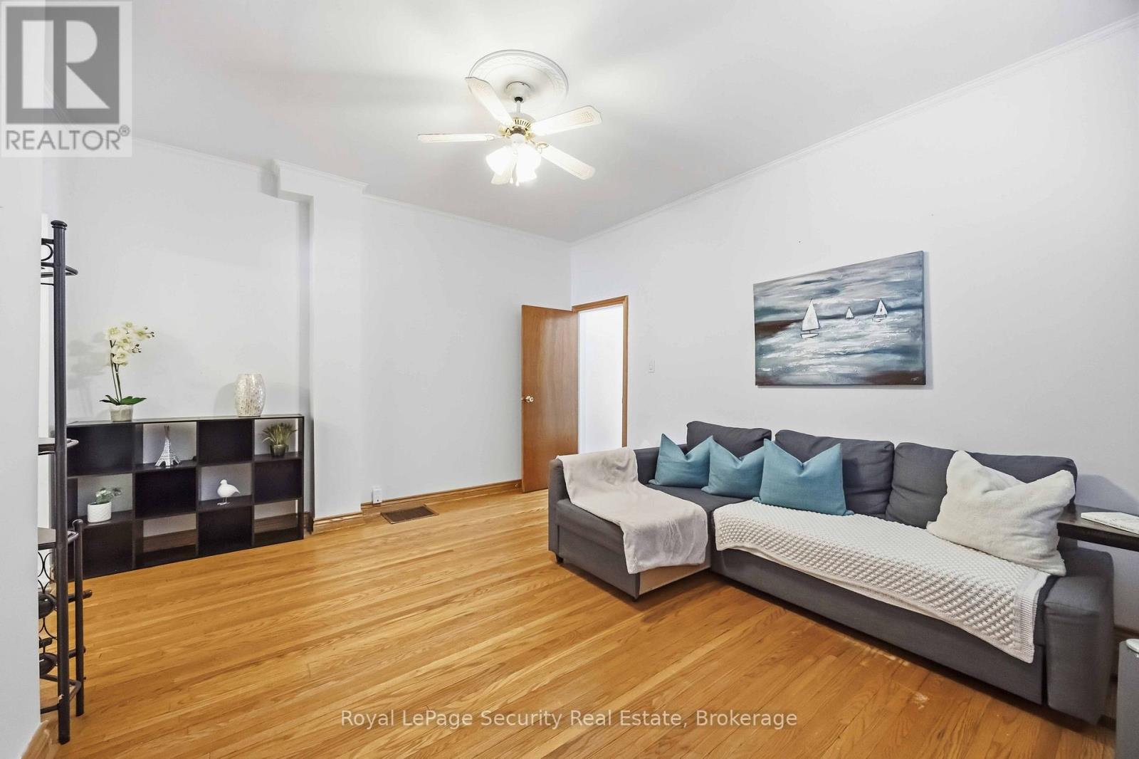 22 Millicent Street, Toronto, Ontario  M6H 1W4 - Photo 10 - W12976584