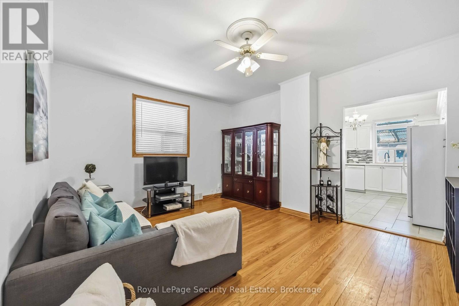 22 Millicent Street, Toronto, Ontario  M6H 1W4 - Photo 11 - W12976584