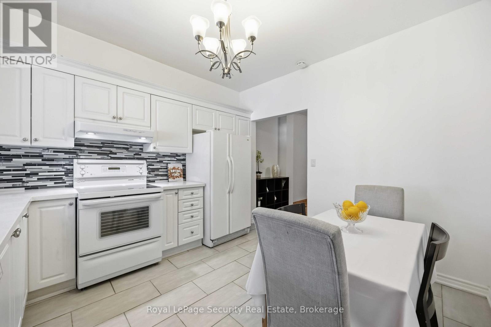 22 Millicent Street, Toronto, Ontario  M6H 1W4 - Photo 12 - W12976584