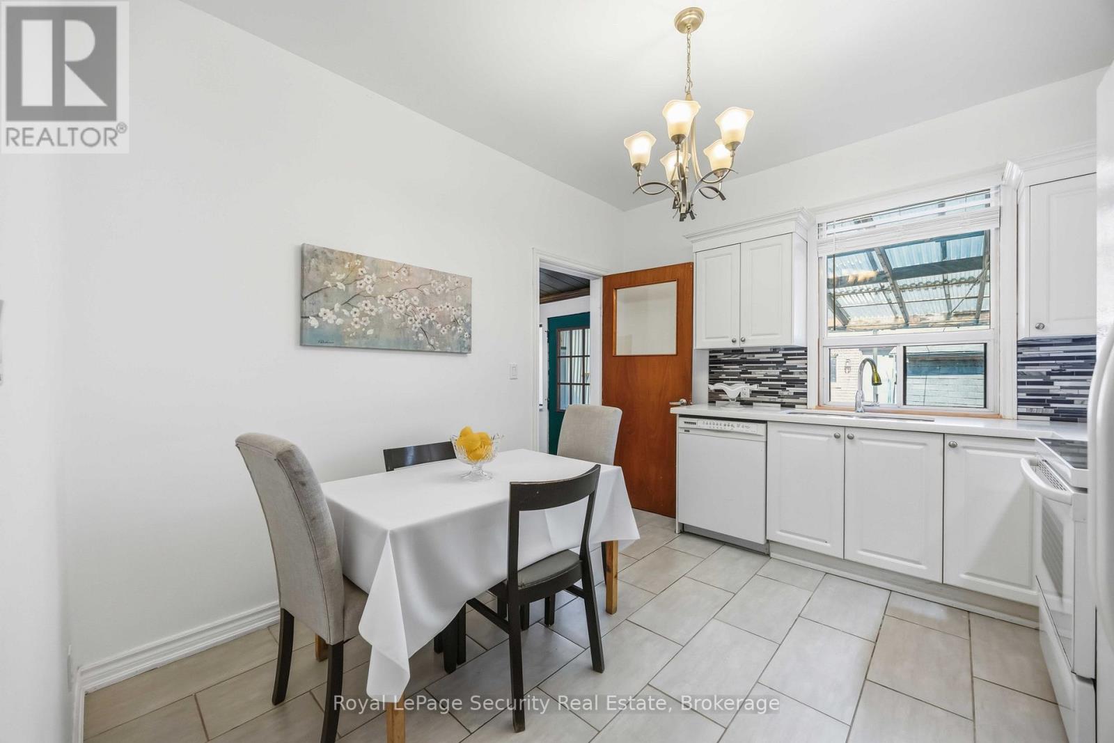 22 Millicent Street, Toronto, Ontario  M6H 1W4 - Photo 13 - W12976584