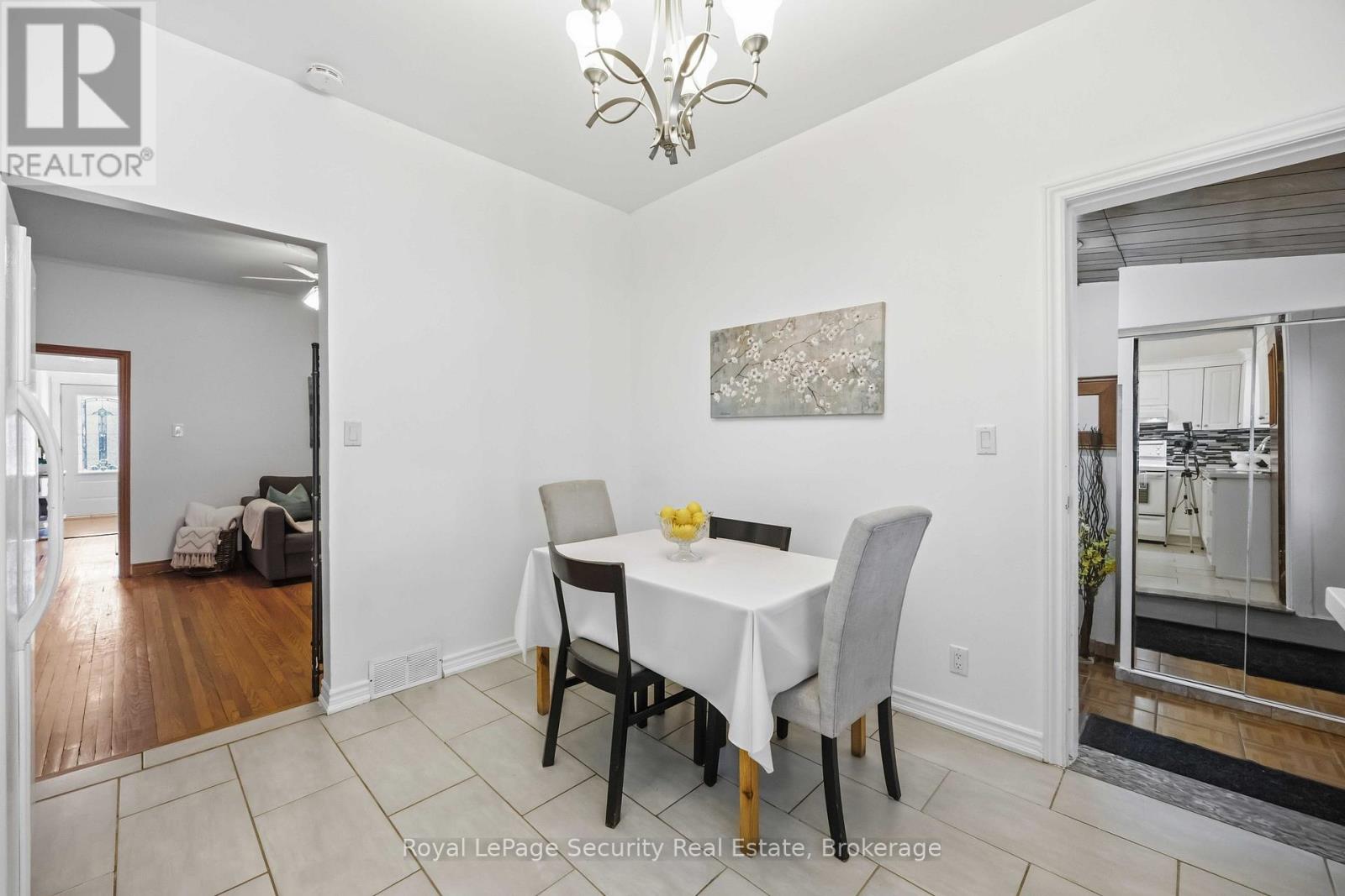 22 Millicent Street, Toronto, Ontario  M6H 1W4 - Photo 14 - W12976584