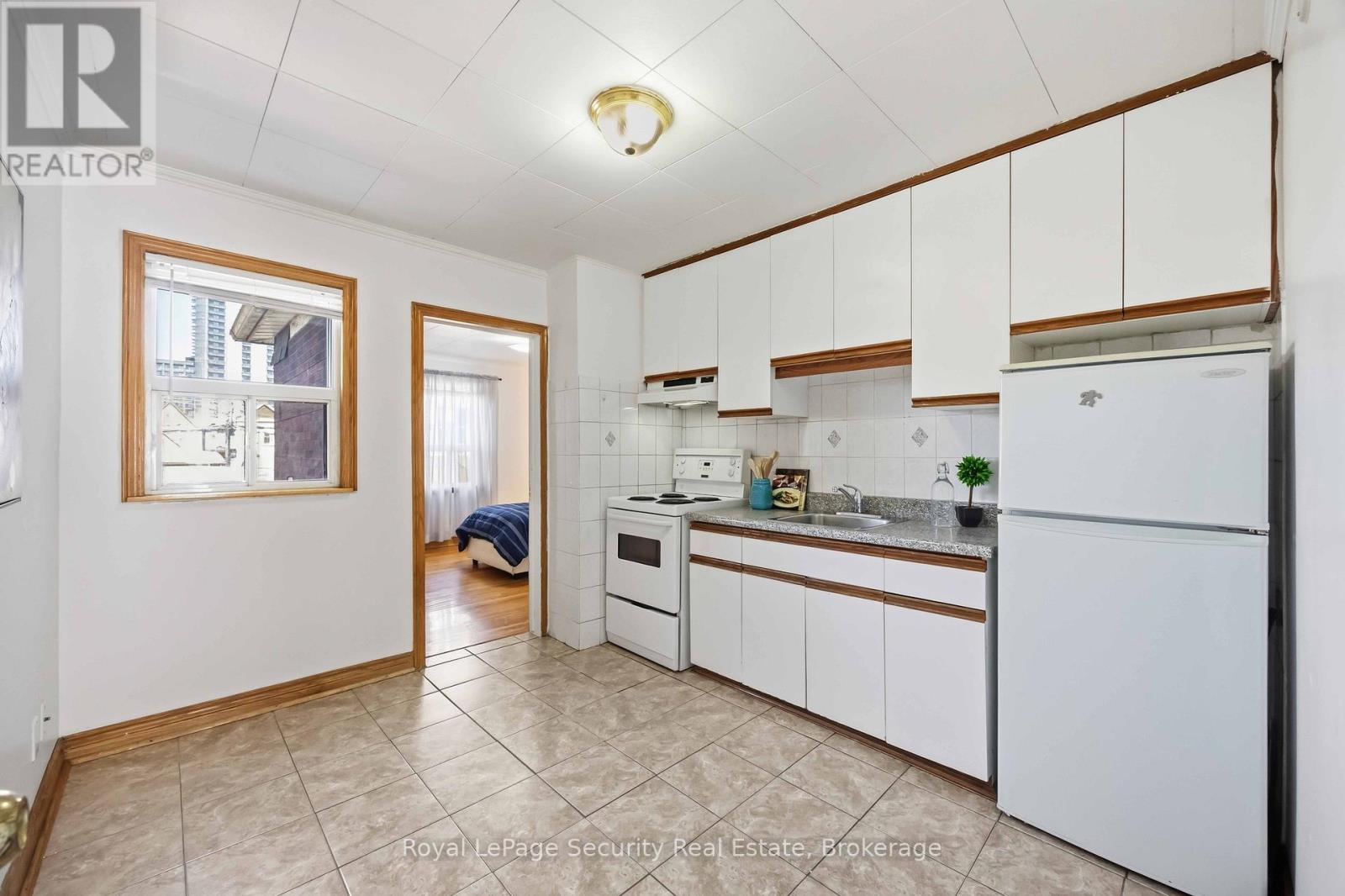 22 Millicent Street, Toronto, Ontario  M6H 1W4 - Photo 16 - W12976584