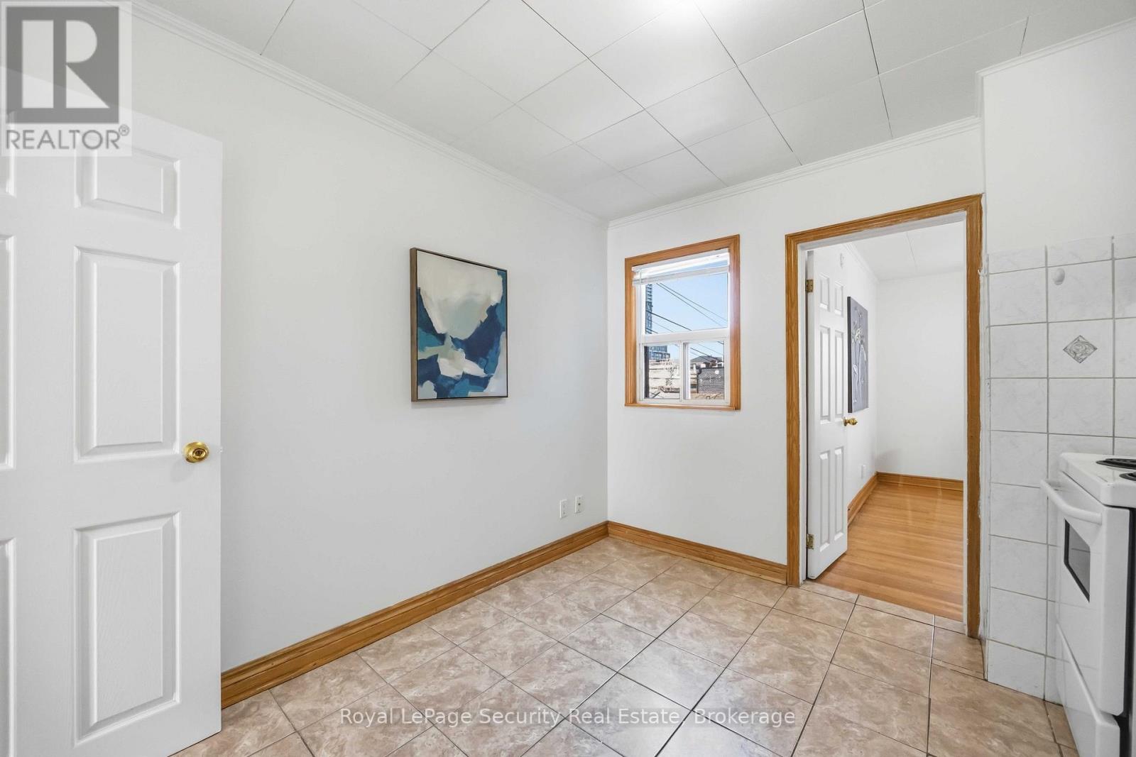 22 Millicent Street, Toronto, Ontario  M6H 1W4 - Photo 19 - W12976584