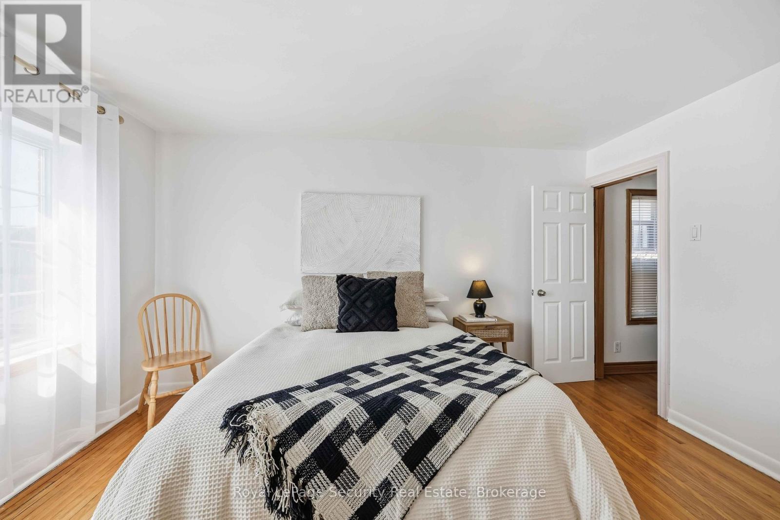 22 Millicent Street, Toronto, Ontario  M6H 1W4 - Photo 21 - W12976584