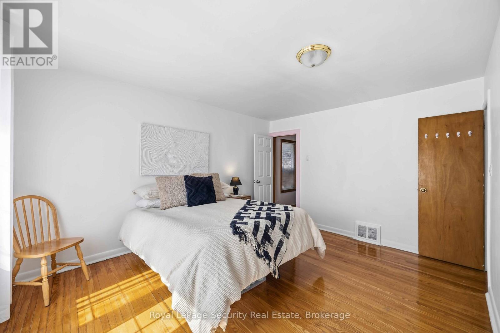 22 Millicent Street, Toronto, Ontario  M6H 1W4 - Photo 22 - W12976584