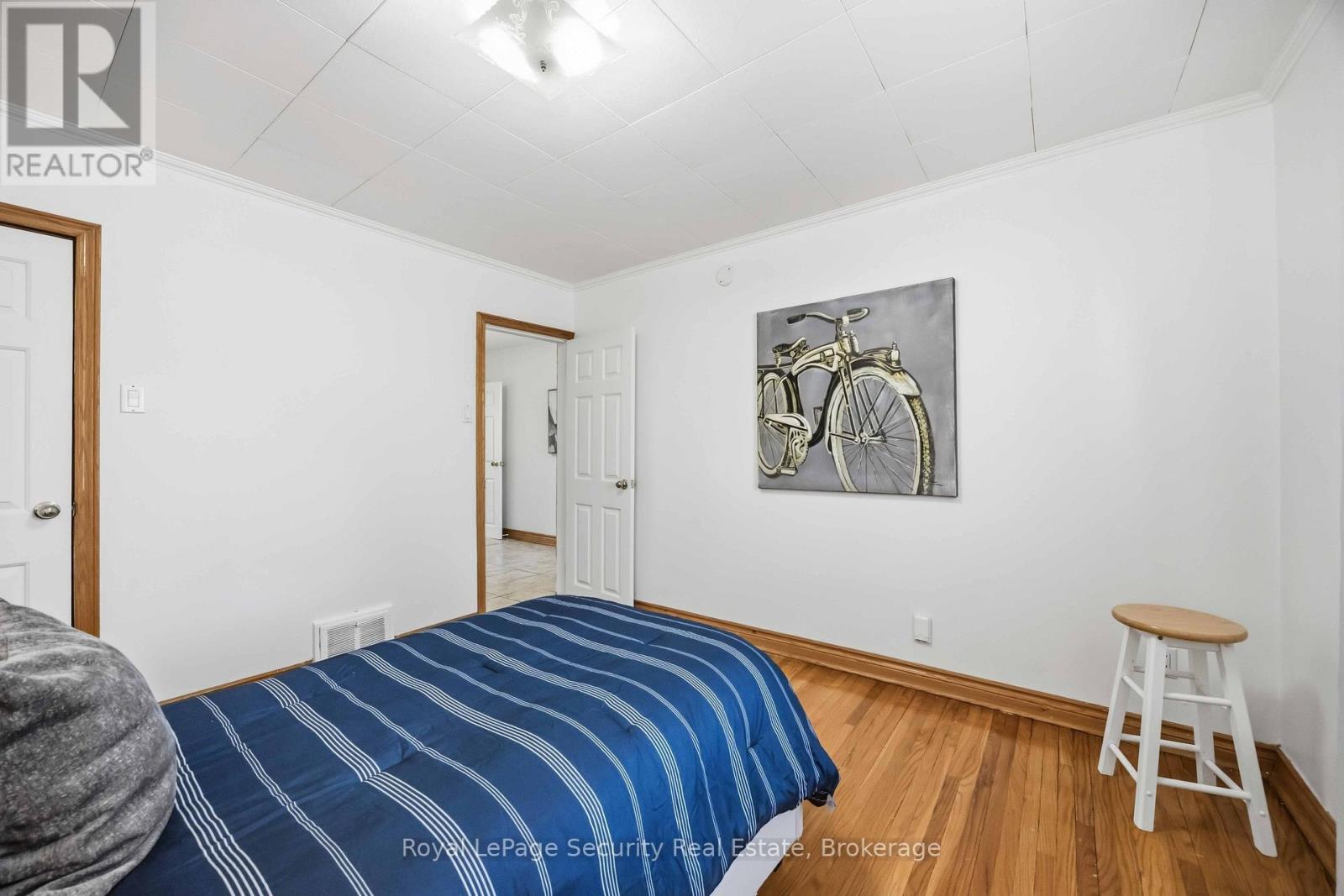 22 Millicent Street, Toronto, Ontario  M6H 1W4 - Photo 25 - W12976584