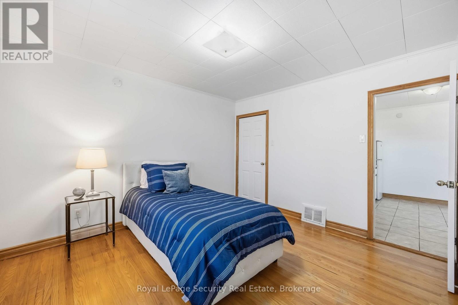 22 Millicent Street, Toronto, Ontario  M6H 1W4 - Photo 26 - W12976584