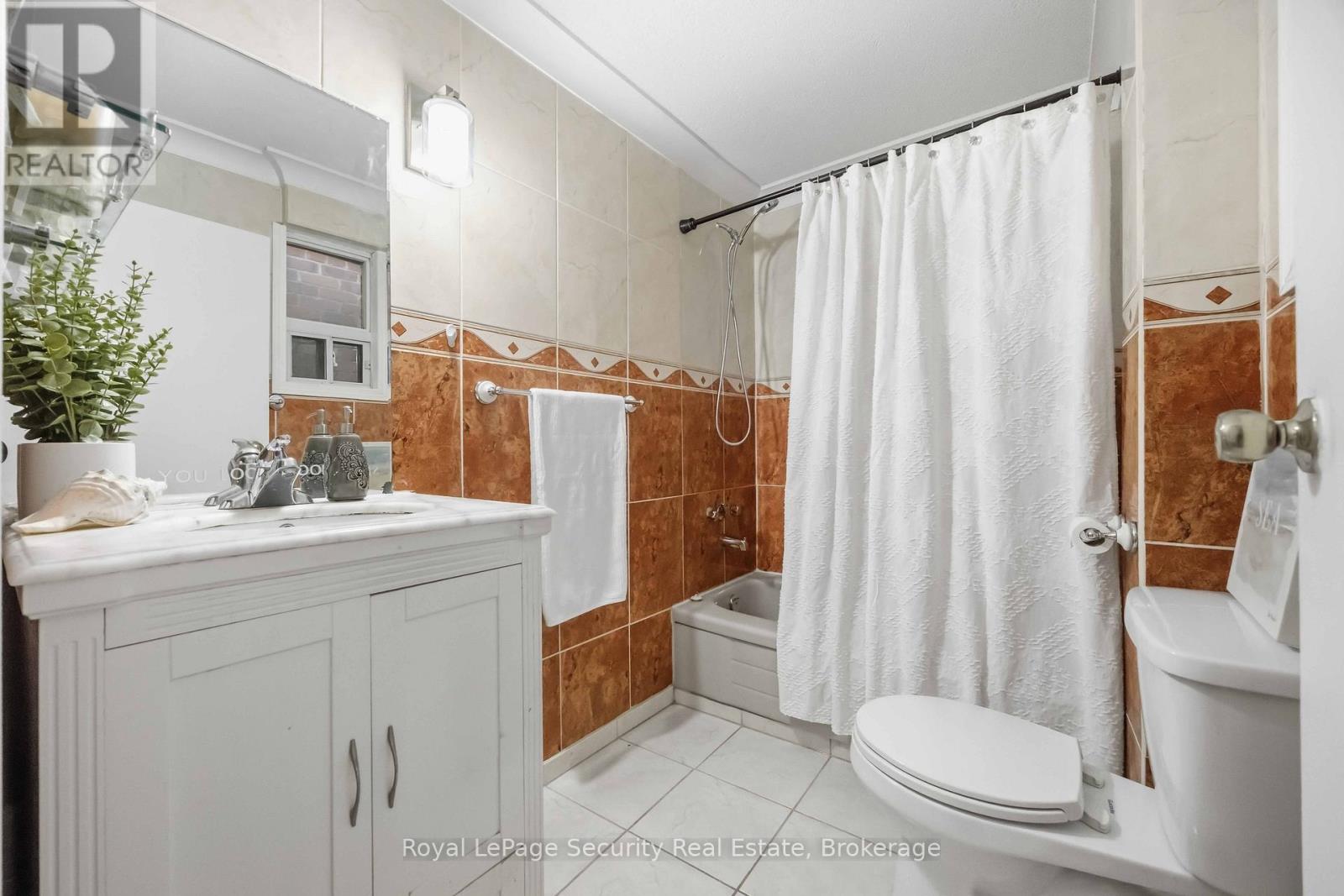 22 Millicent Street, Toronto, Ontario  M6H 1W4 - Photo 27 - W12976584