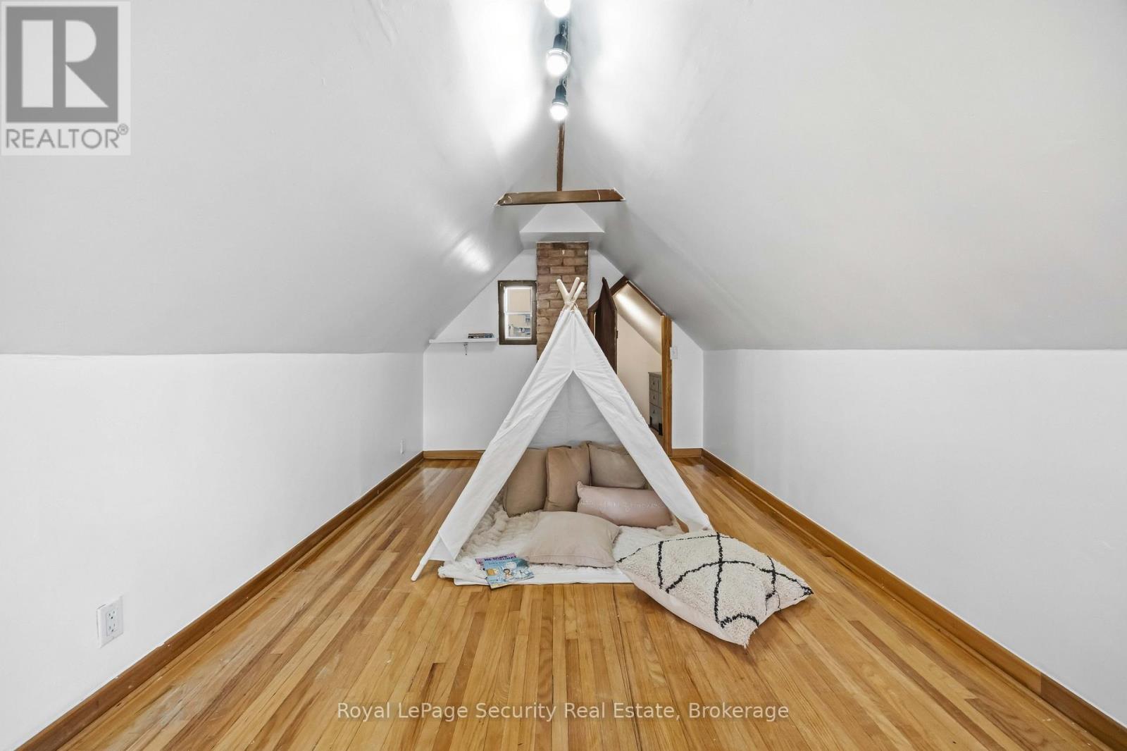 22 Millicent Street, Toronto, Ontario  M6H 1W4 - Photo 29 - W12976584